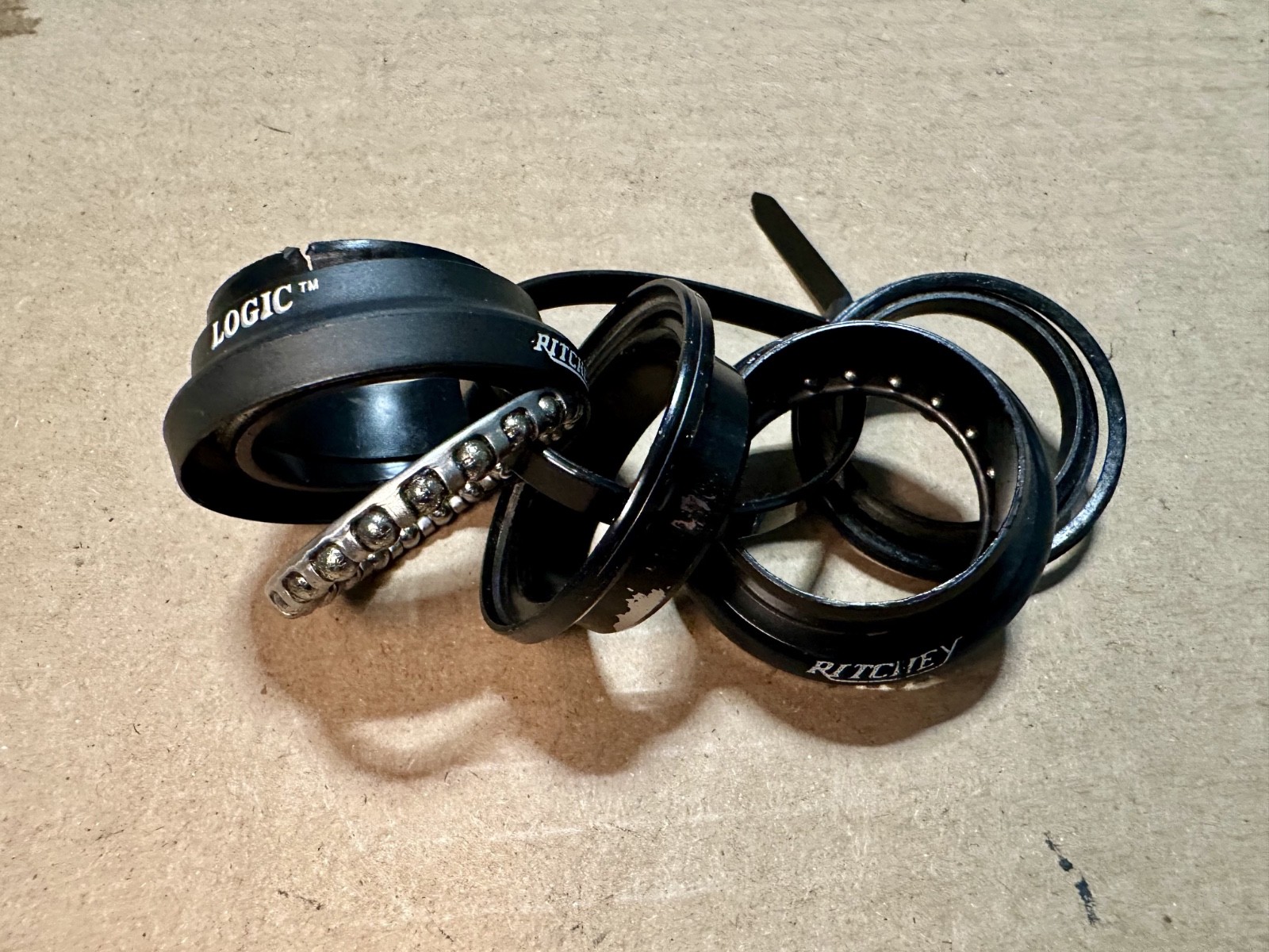 VINTAGE RITCHEY LOGIC HEADSET (FULL SET) 1 1/8″ THREADLESS BLACK BEAUTIFUL NICE!