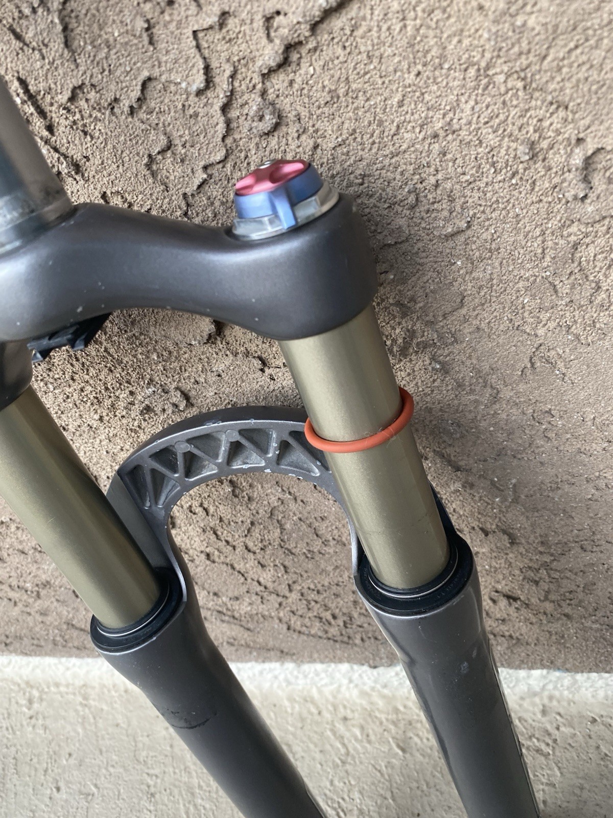 Gray Fox Racing Float 100 RL Straight 1-1/8″ 9mm X 100mmQR 26″ Fork
