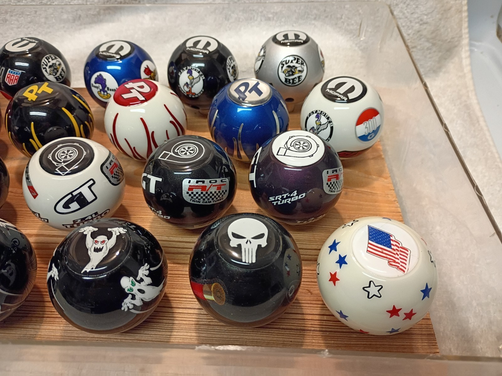 Lot Of 22 Custom Round Ball Gear Shift Knobs. Resin? Non-Threaded. Gr8t Mix!!