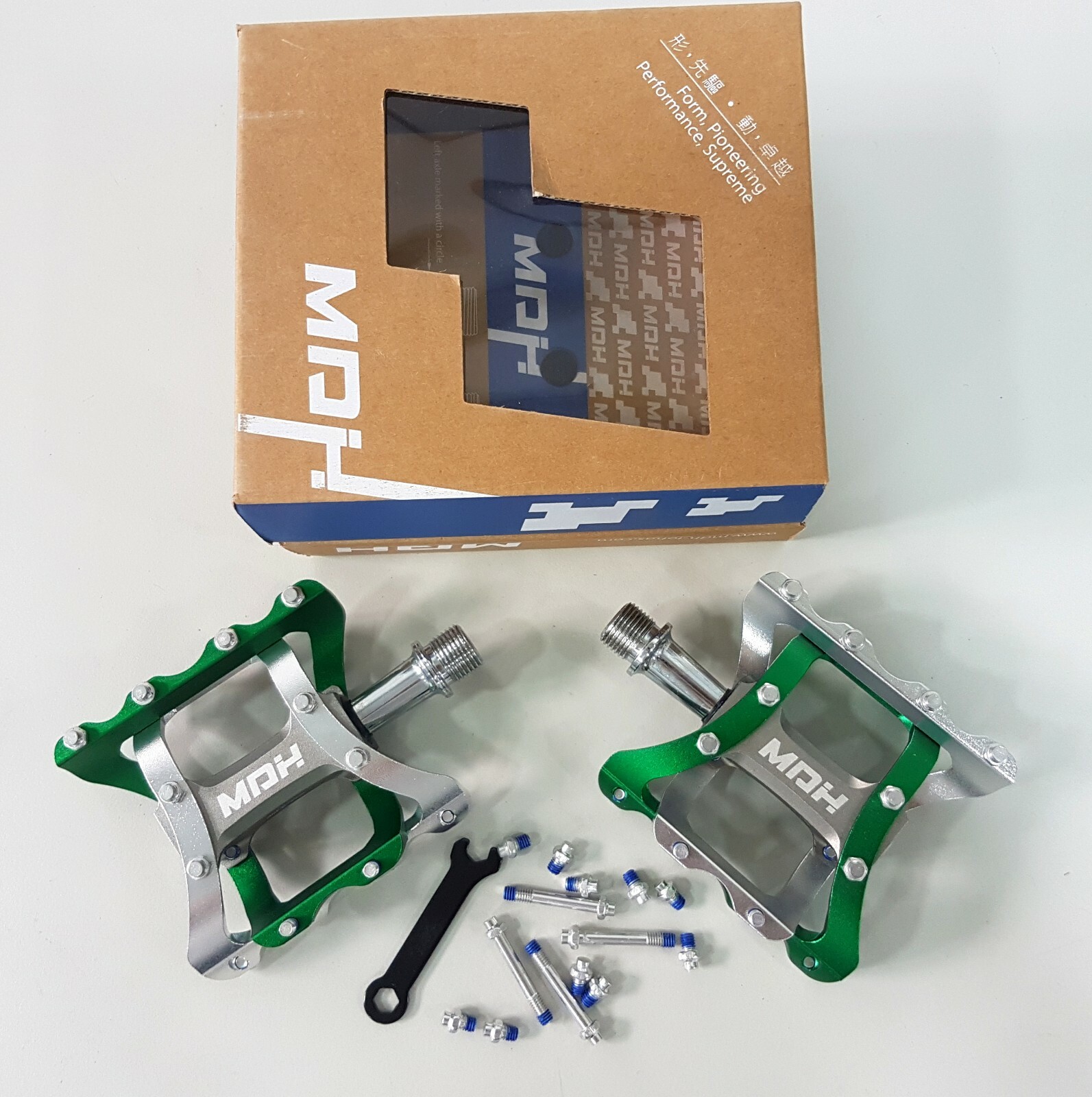 MDH Change – Small Area PVB03 275g 92x75x30mm Bicycle Pedal Silver Green