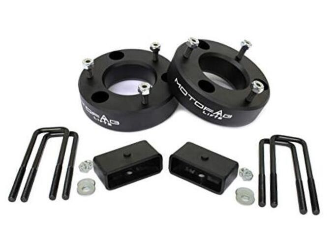 MotoFabLifts CH-2.5F-2R-19 2.5 in Front and 2 in Rear Leveling lift kit that