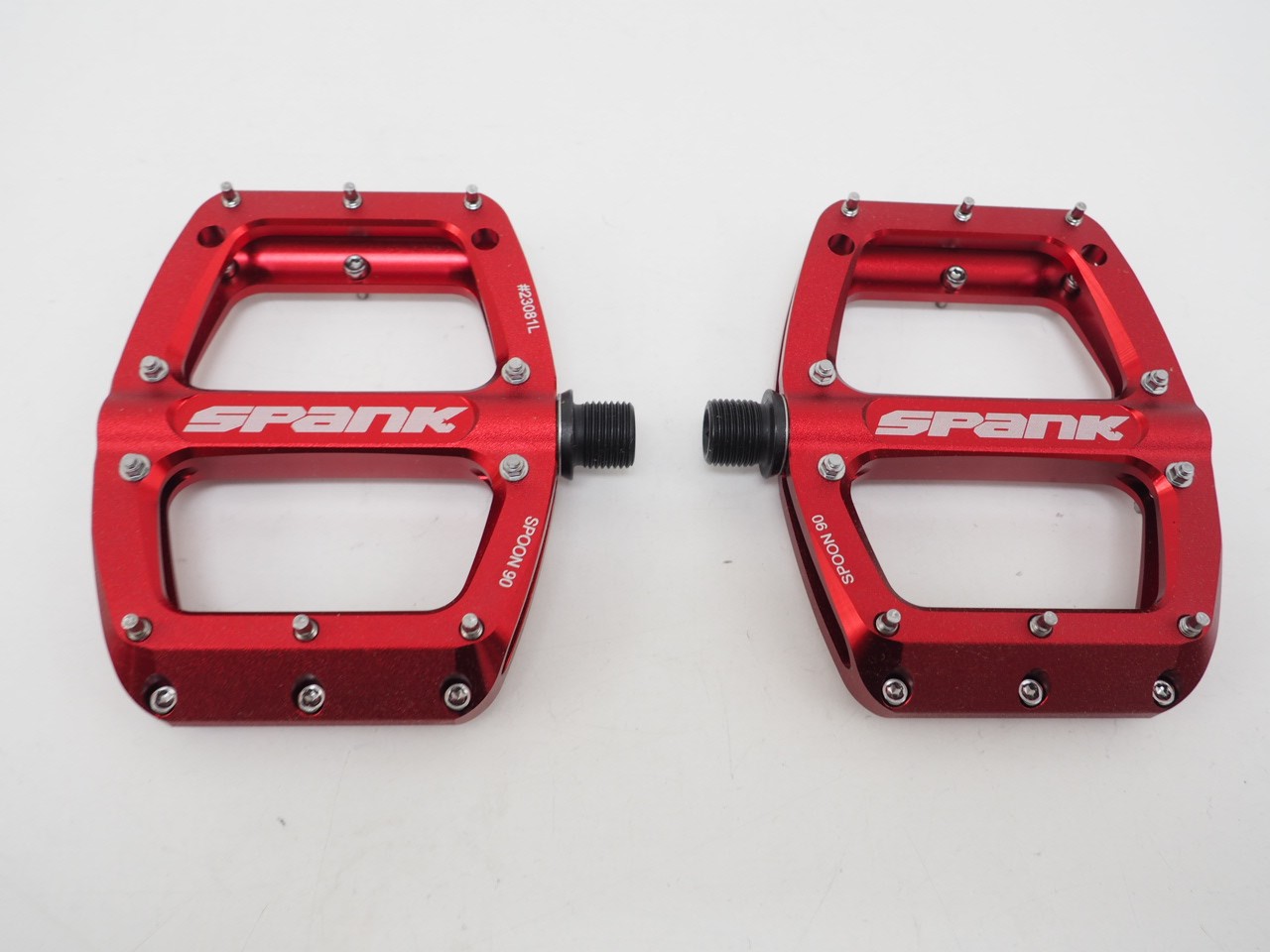 New! Spank Spoon 90 Pedal Red 90x105mm 9/16″ Mountain Bike Flat/Platform Pedals