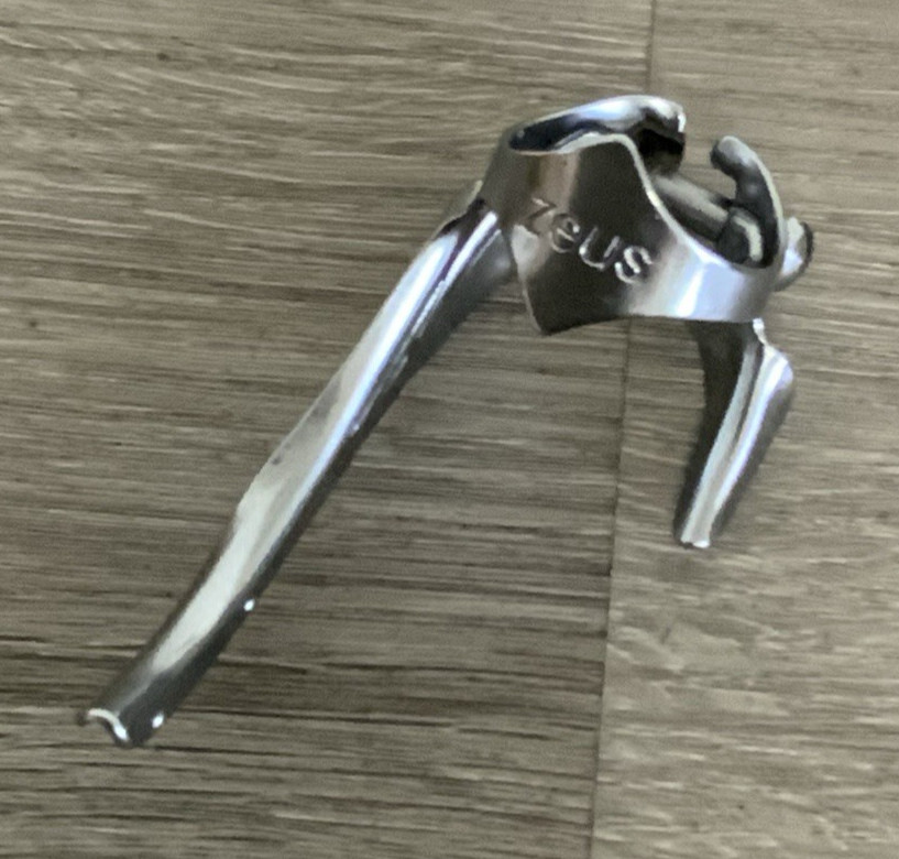 ZEUS DOWN-TUBE CABLE GUIDE FOR DOUBLE ONE INCH CLAMP APPEARS UNUSED