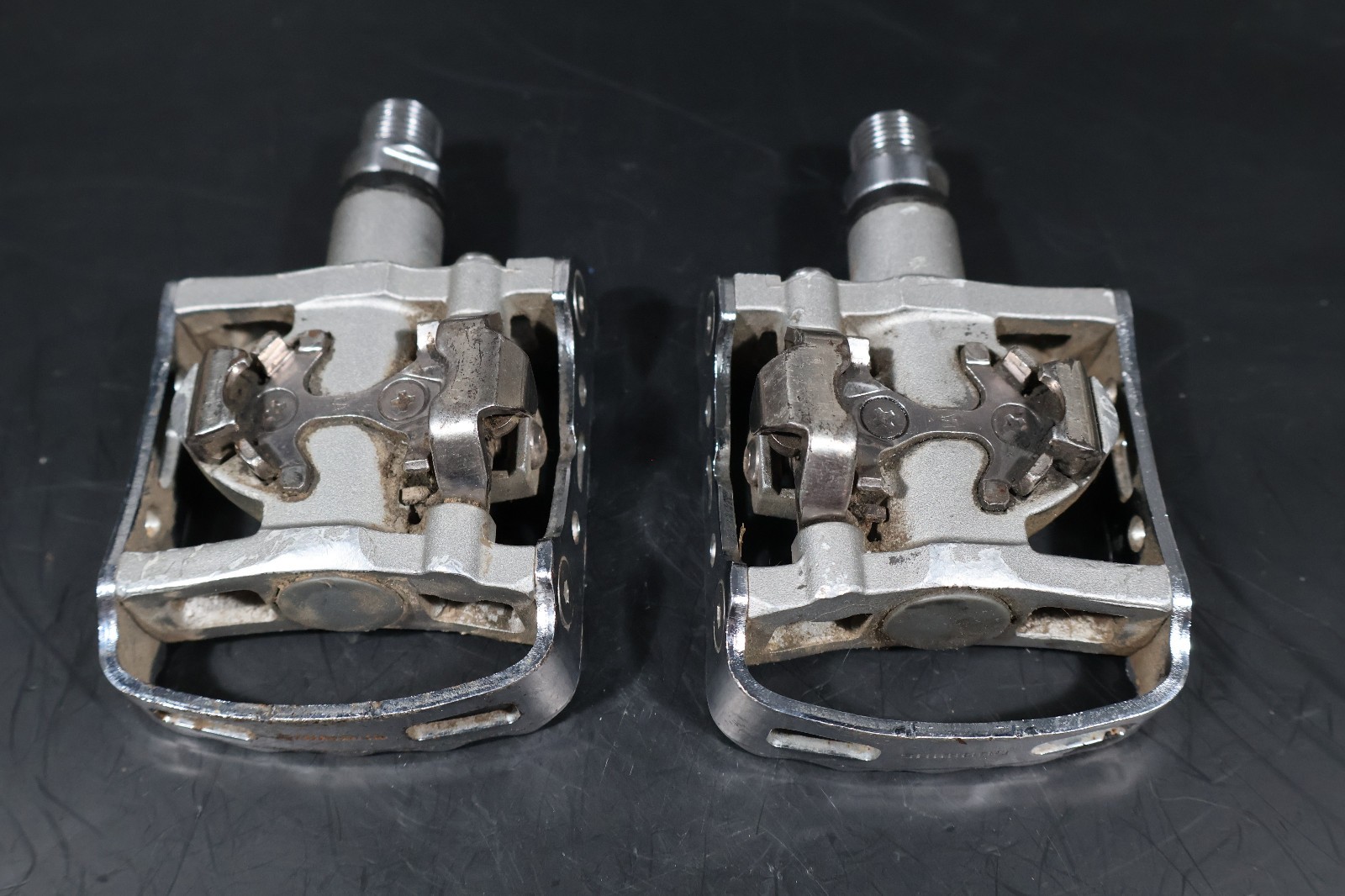 Shimano PD-M324 SPD Dual Sided Clipless Road Bike Pedals 9/16″ Touring Commuter