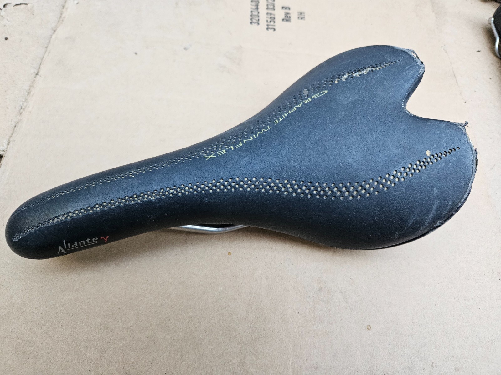 Fizik Aliante Gamma Road Bike Saddle Black Graphite Twinflex made in Italy