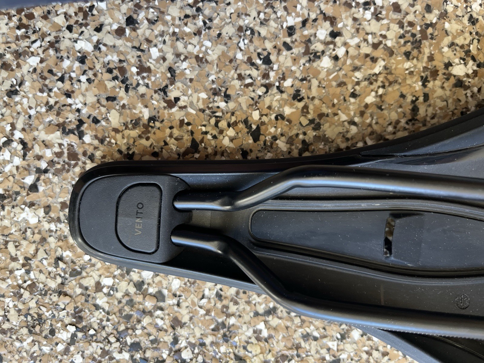 Fizik Argo Vento 140mm 7x7mm Alloy Rails Bike Saddle