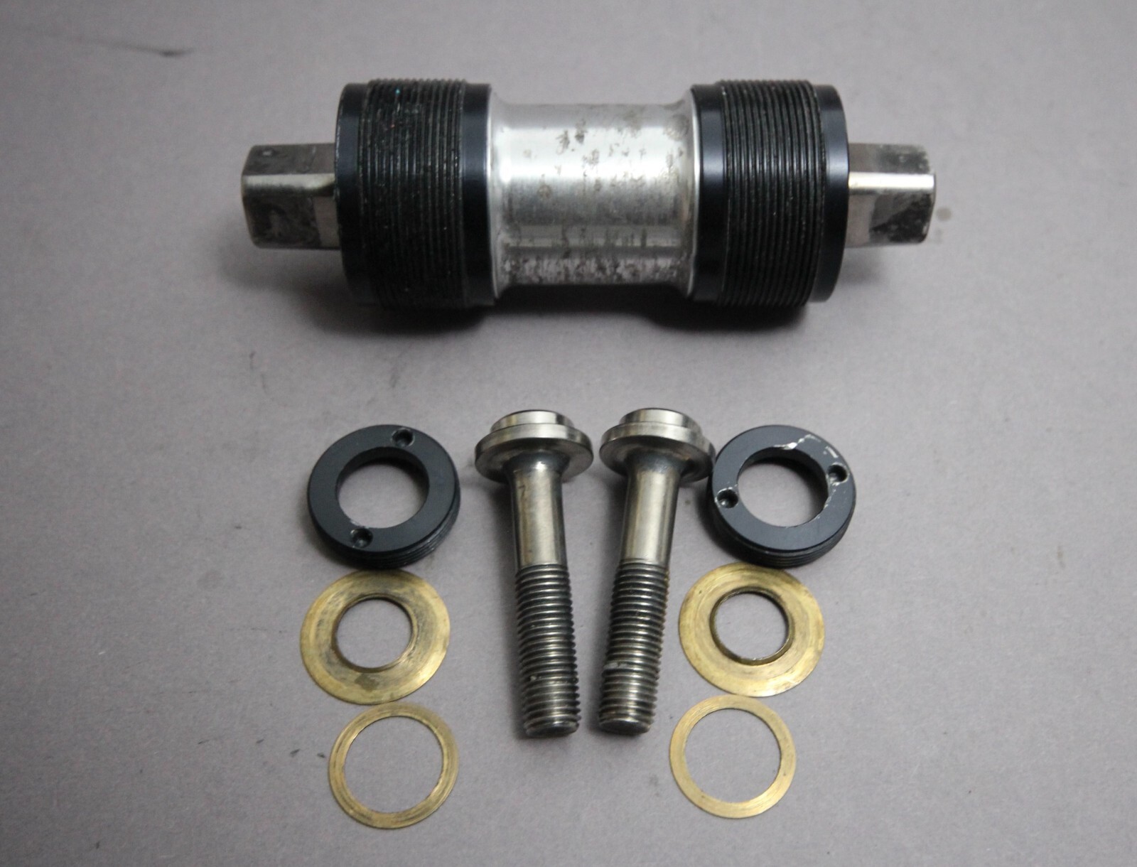 Titanium Bottom Bracket / BSA 1.370″x24 / 114 mm Synchros ? Tune ? Race Face ?