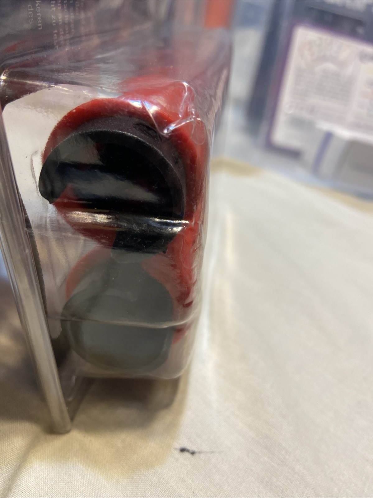 RaceFace Half Nelson Grips – Red, Lock-On (NEW-IN PKG) AC990060
