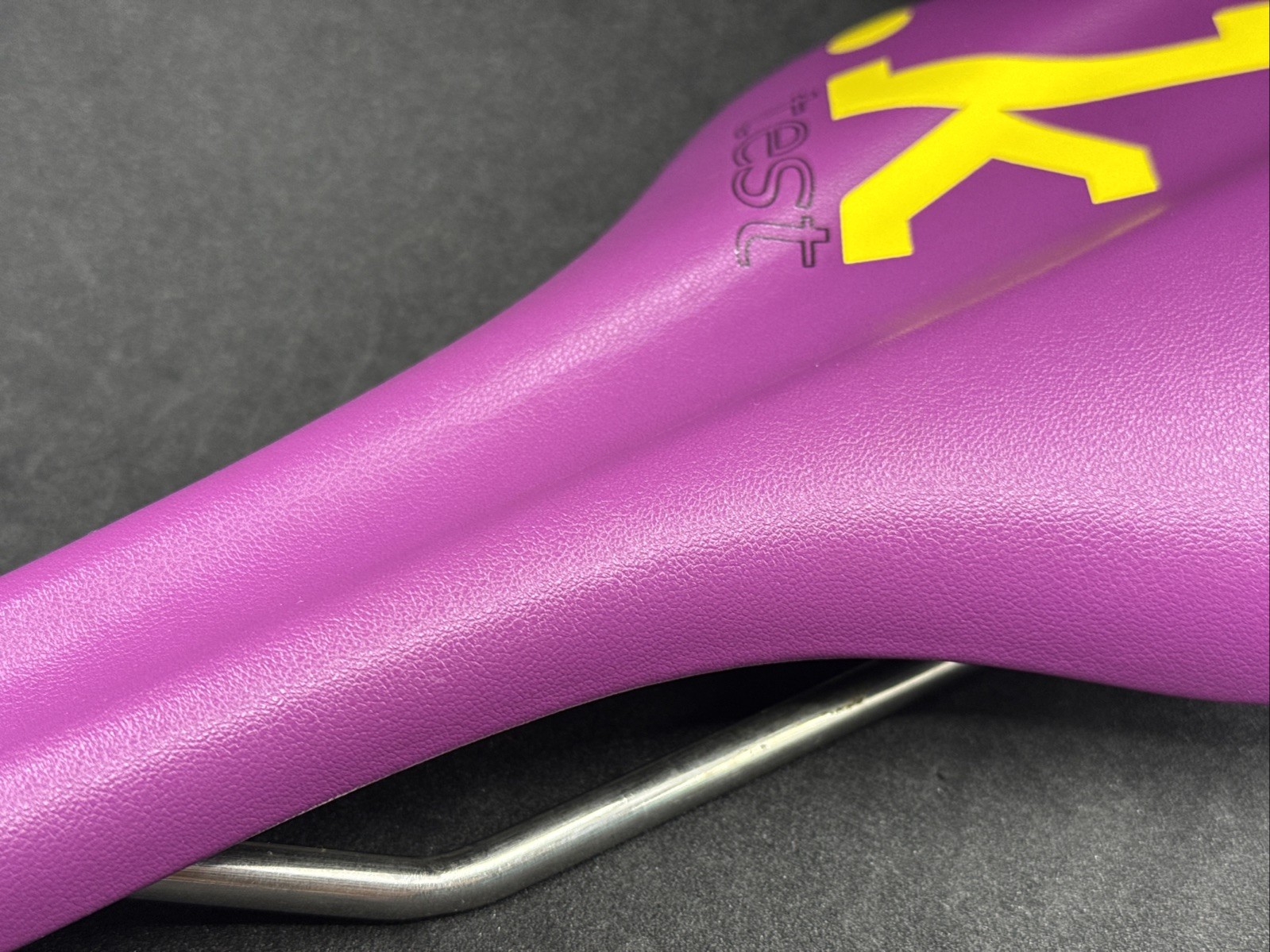 fi:zi’k Antares VS TEST Purple 142mm K:ium Rail Saddle EXCELLENT USED