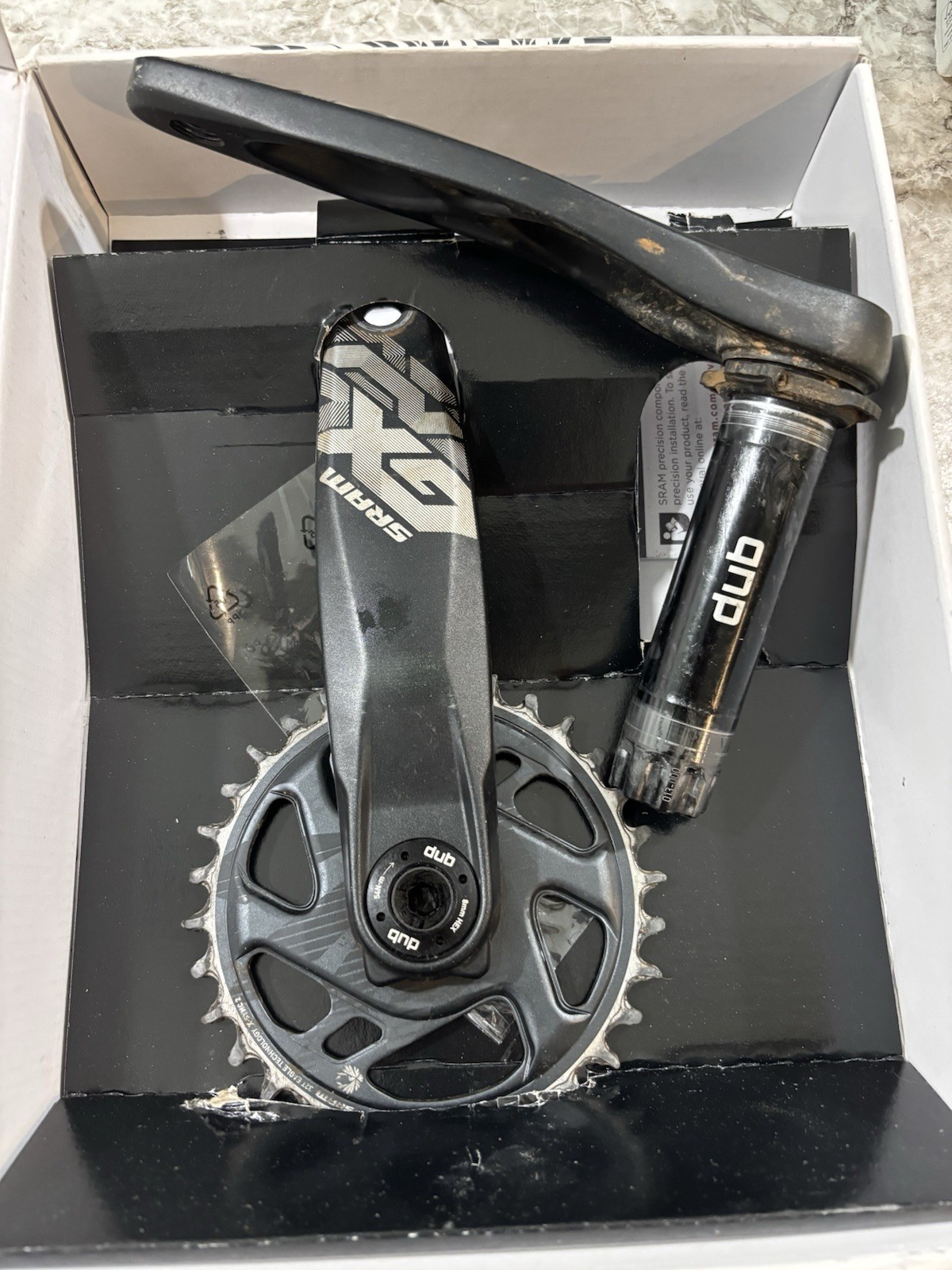 SRAM GX Eagle DUB Carbon Crankset w/ 32T Chainring 175mm Black