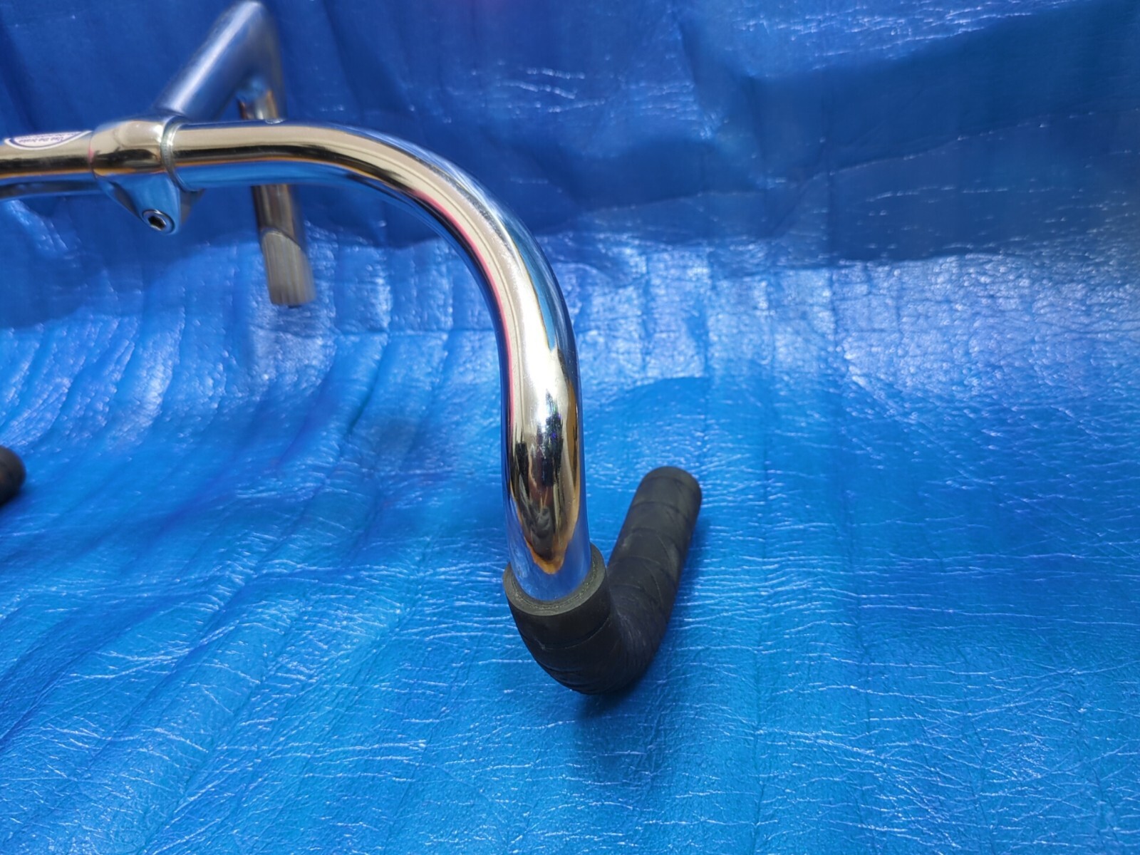 Nitto B123 Steel 370mm NJS Handlebar + Nitto Jaguar 100mm Steel Stem + Grips