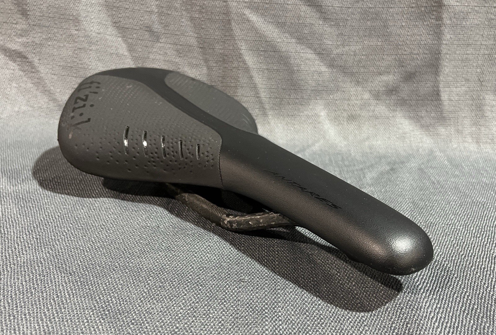 Fi’zi:k Antares R1 Saddle Large 152mm 275mm Braided Carbon Rails 7×9 Road Bike