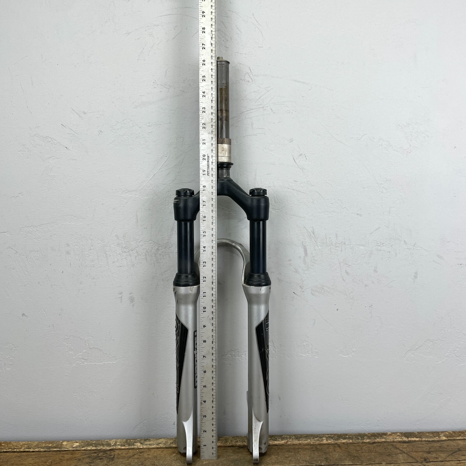 Manitou Axel Fork Elite Disc 80 100 1 1/8 Threadless 7.75 Steerer 26″ Lockout