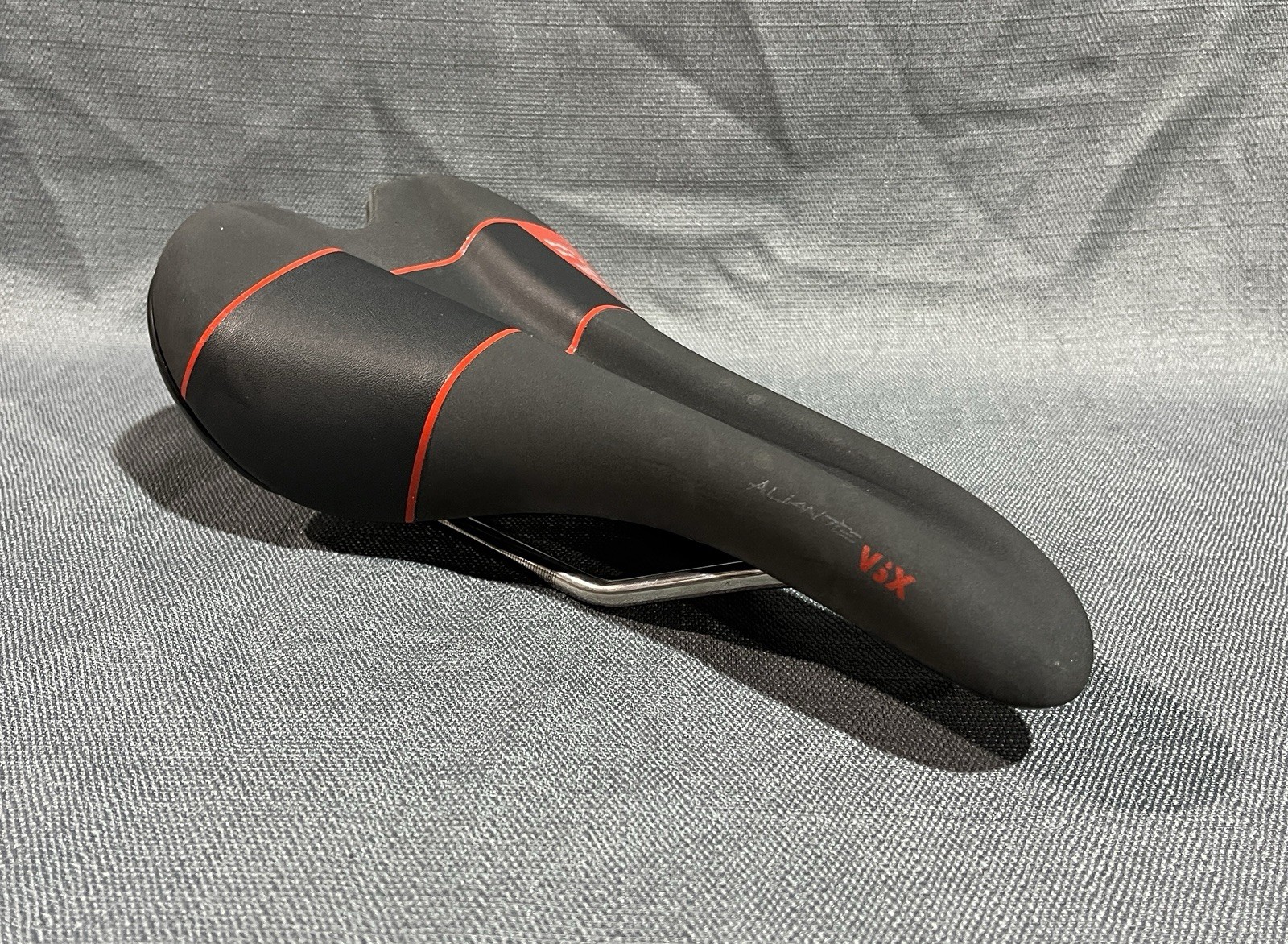 Fi’zi:k Aliante VSX Saddle Road / Gravel 140 x 265mm 7 x 7 K:ium Rails Fizik
