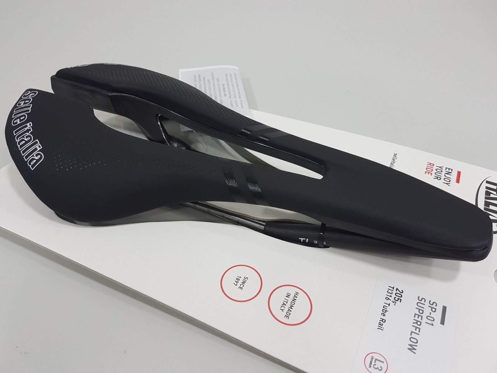 Selle Italia SP-01 Superflow L3 TI 316 Tube Ø7mm Rail Bicycle Saddle Black