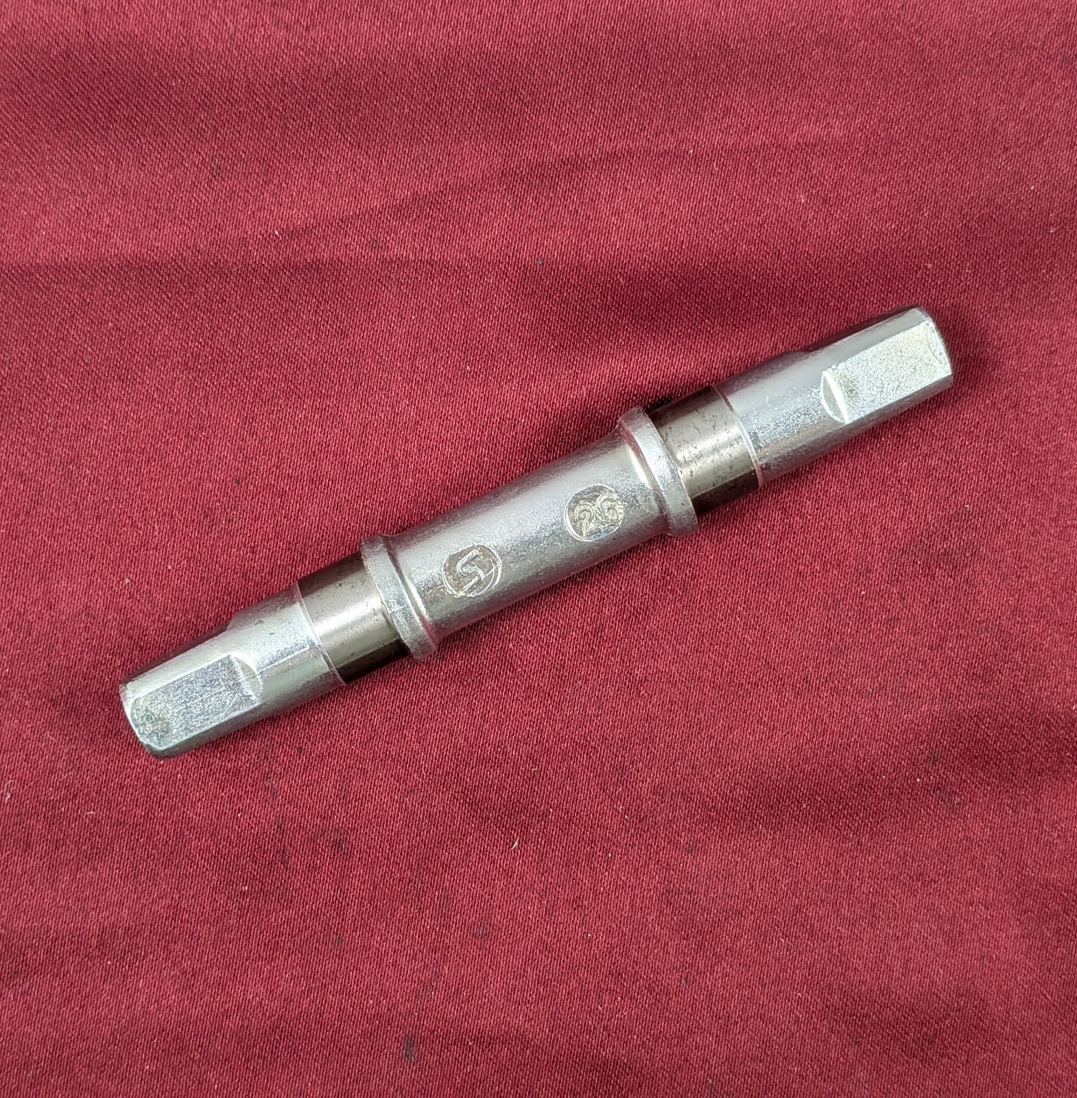 Vintage Stronglight Bottom Bracket Spindle Silver 125mm Sq Taper ISO