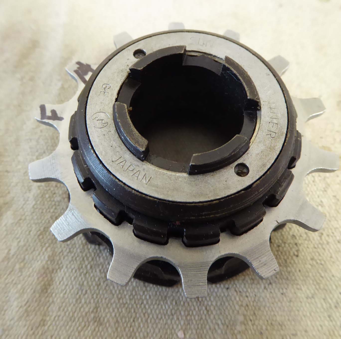 vtg SunTour WINNER winner PRO F14 F 14 tooth FREEWHEEL COG 14T