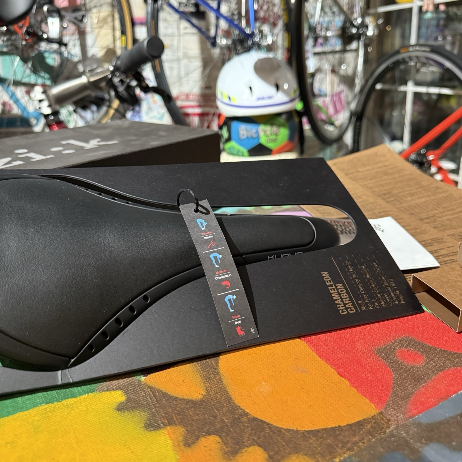 NOS FIZIK KURVE CHAMELEON CARBON RAIL SADDLE – 185 GRAMS – NEW IN BOX / COMPLETE