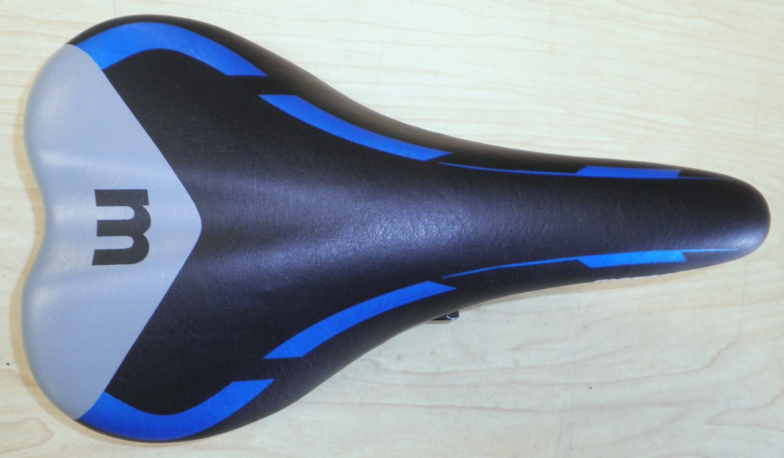 MONGOOSE BLACK/BLUE/GRAY BICYCLE SEAT/SADDLE BIKE PARTS 569
