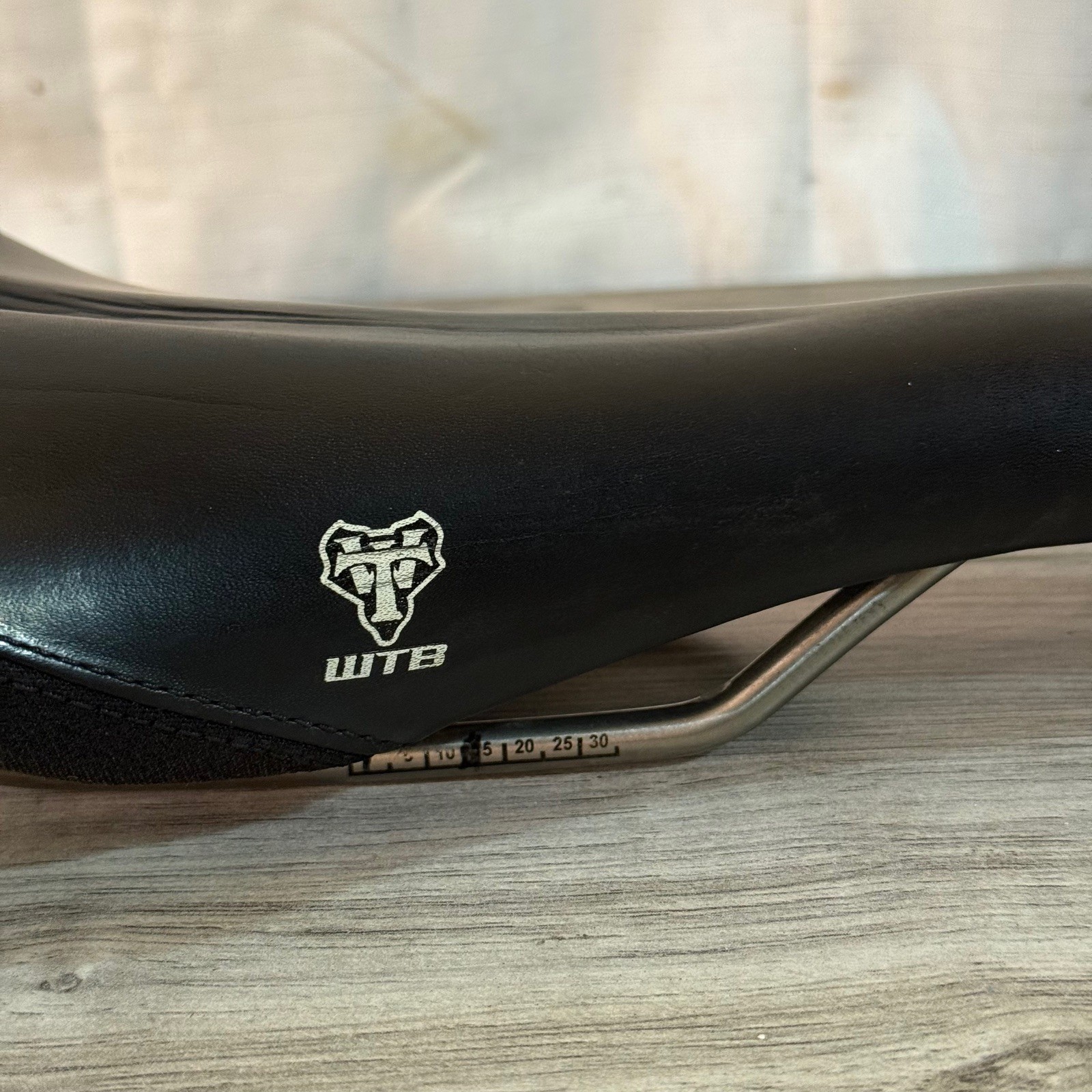 WTB Rocket V Saddle Black Leather Titanium Rails 132 x 270 CLEAN