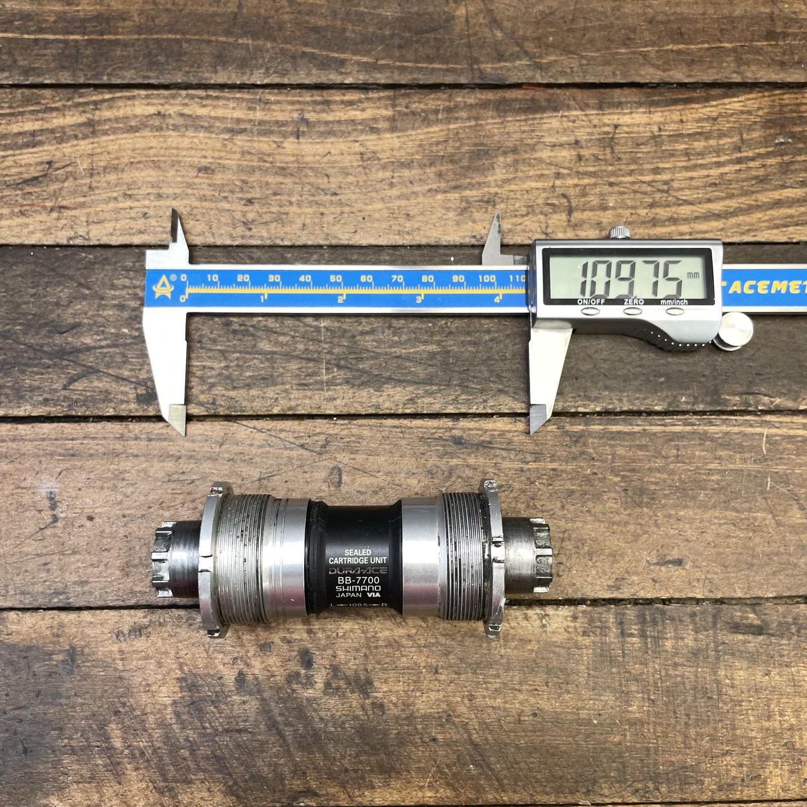 Vintage Shimano Dura-Ace Octalink ITALIAN Bottom Bracket BB-7700 70mm ITA 109.5