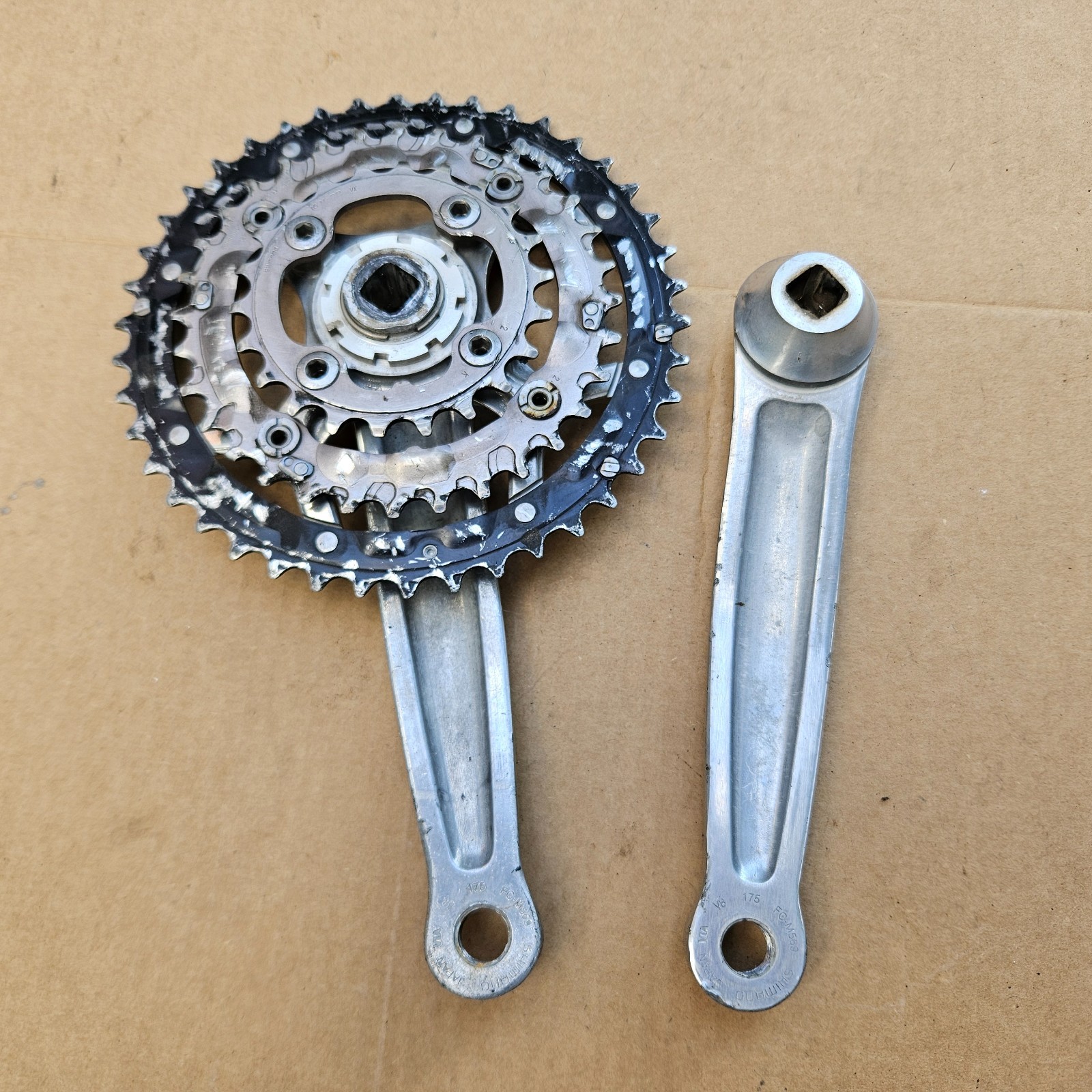 Shimano Deore LX 175mm Triple Crankset FC-M569 44/32/22 Square Taper 104/64 BCD