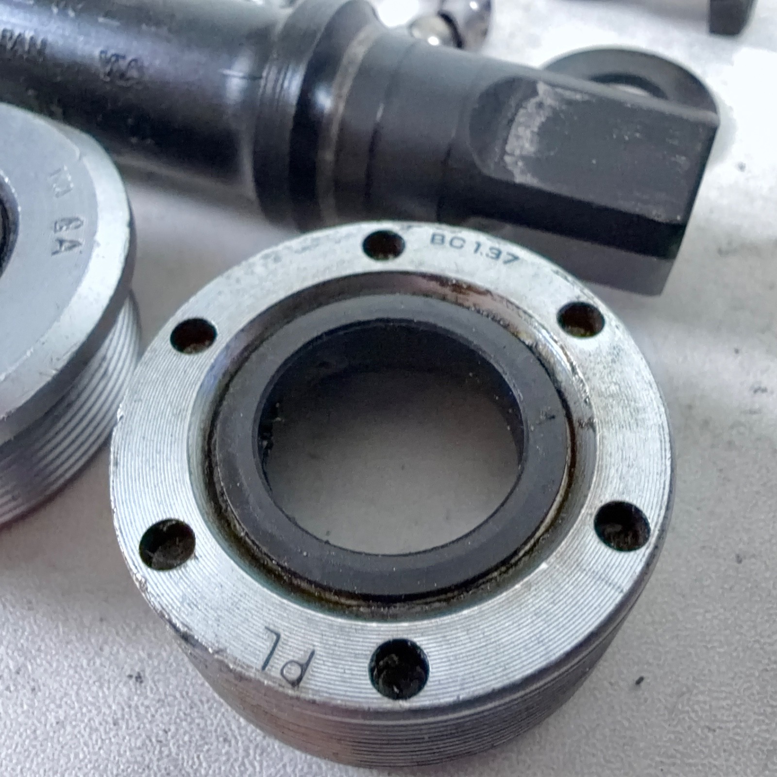 Shimano Vintage Square Taper Bottom Bracket 68-113mm English Threaded CR-MO