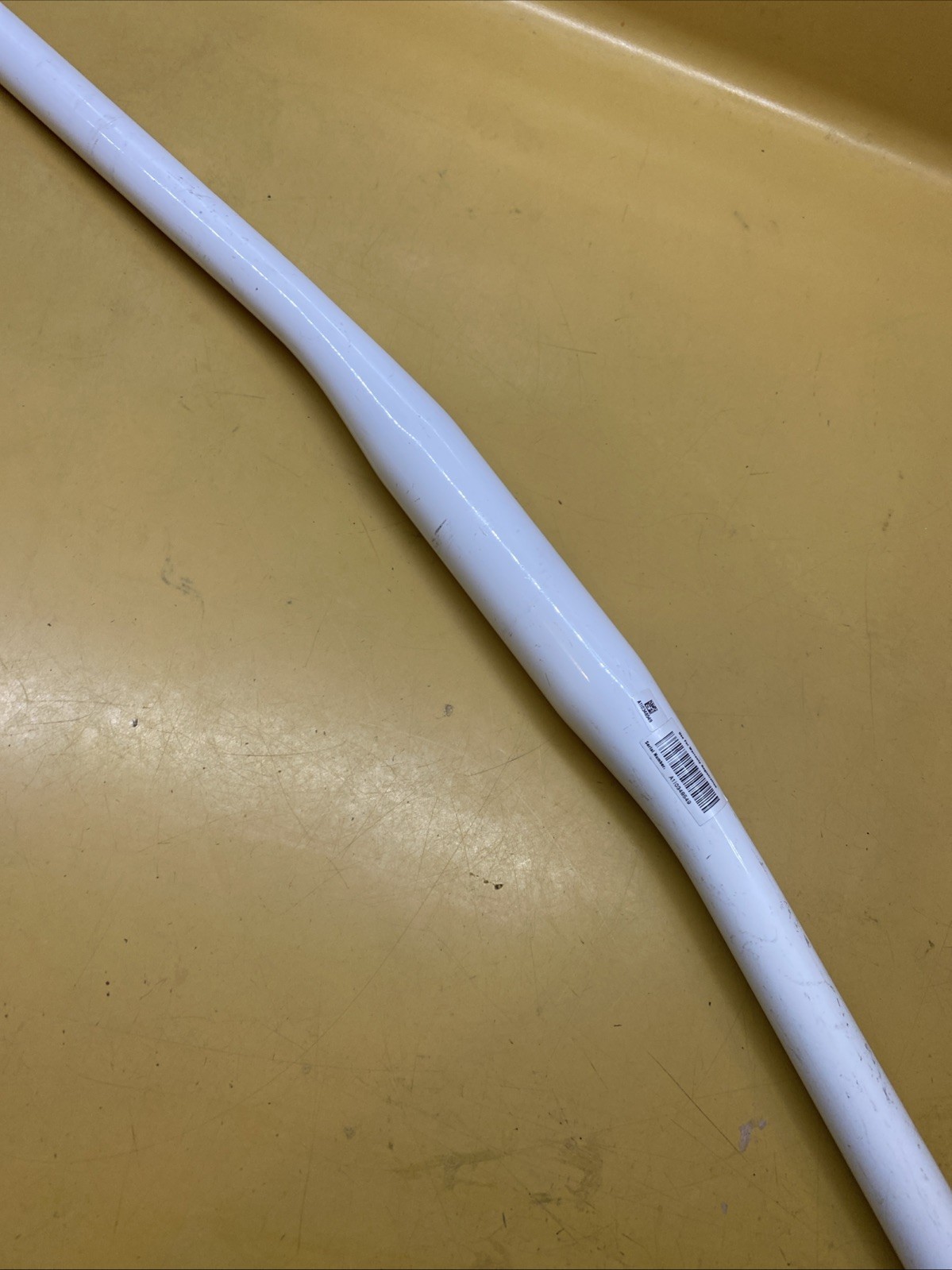 White FSA V-Drive Aluminum 600mm x 9* x 4* x 31.8 Flat Handlebar