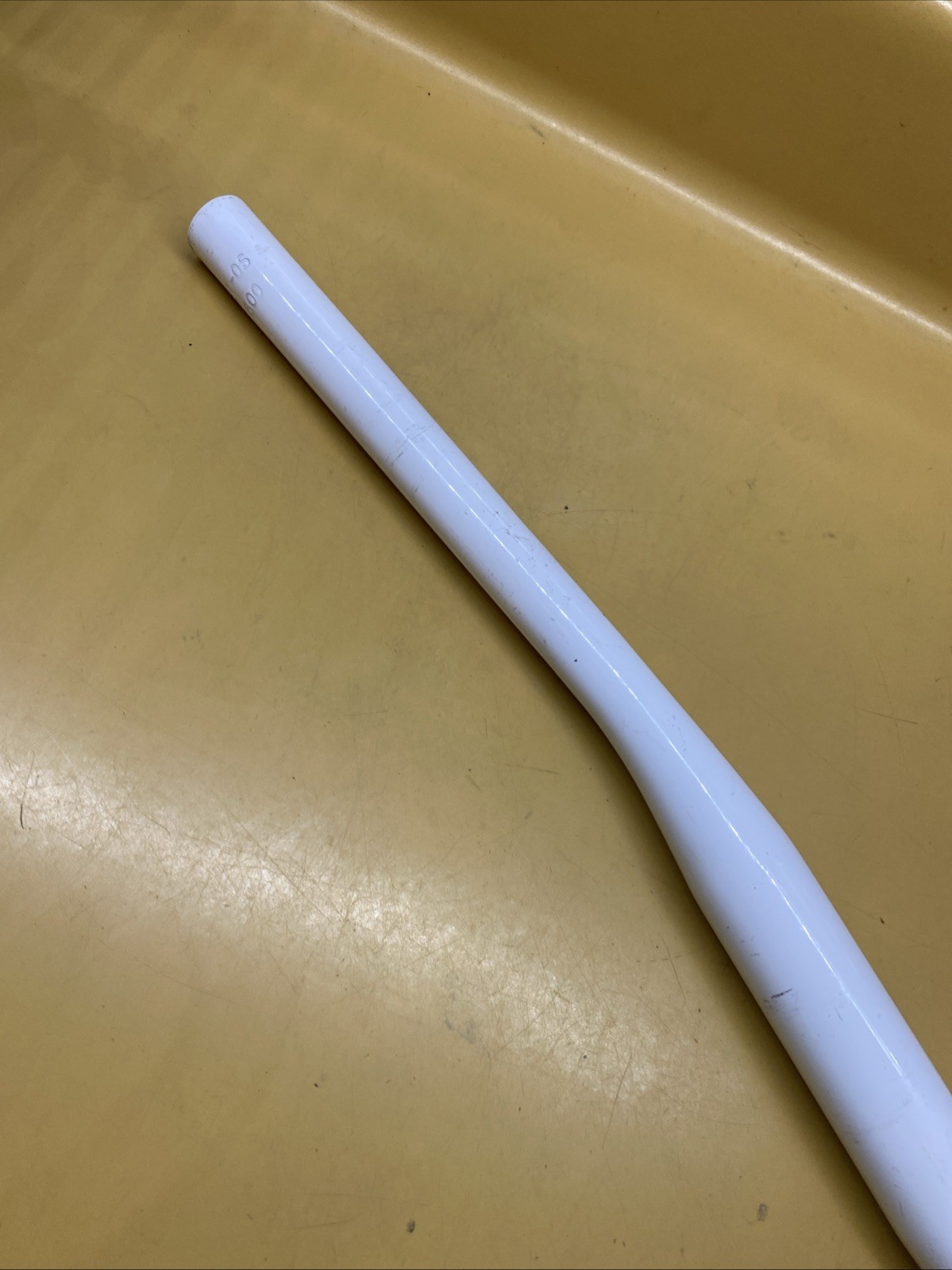 White FSA V-Drive Aluminum 600mm x 9* x 4* x 31.8 Flat Handlebar
