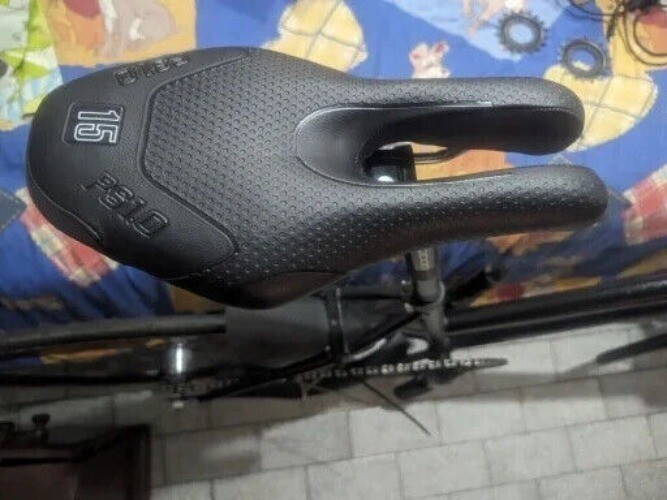 Road Bike Triathlon Short Nose Saddle Bike Seat Imitation Leather Back Seat Mat