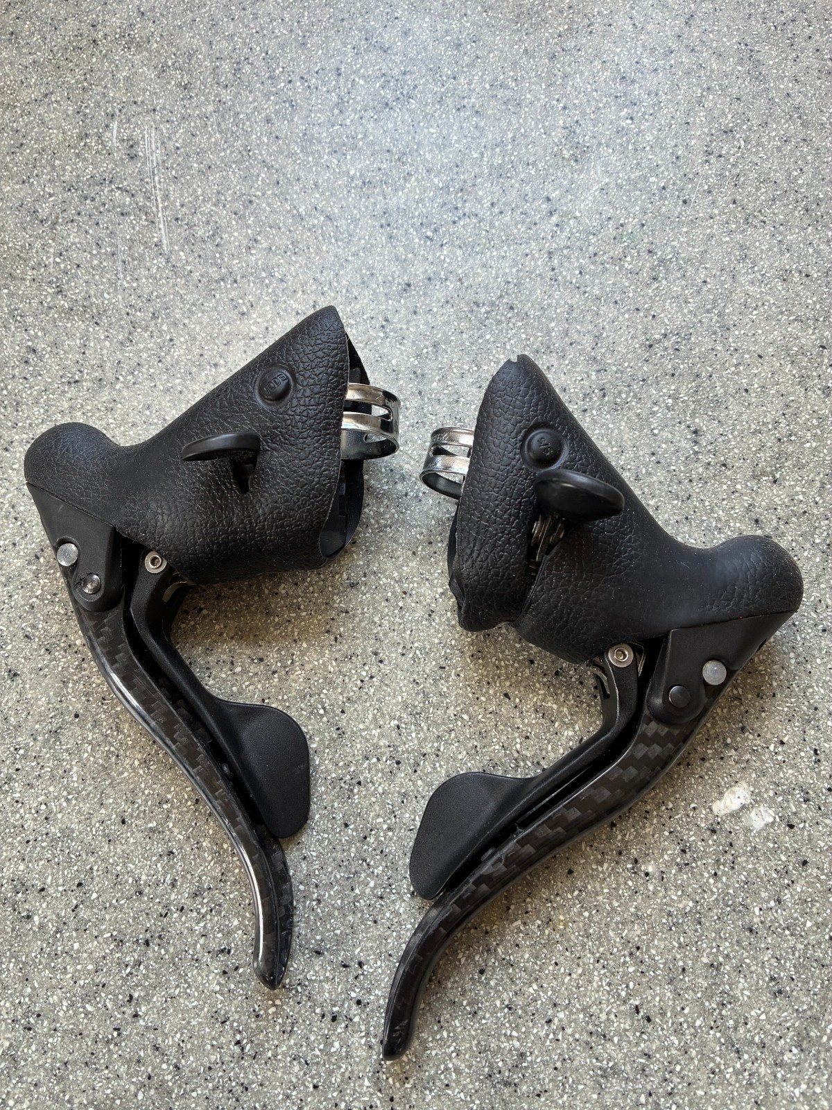 Campagnolo chorus 2×10 speed shifters carbon.