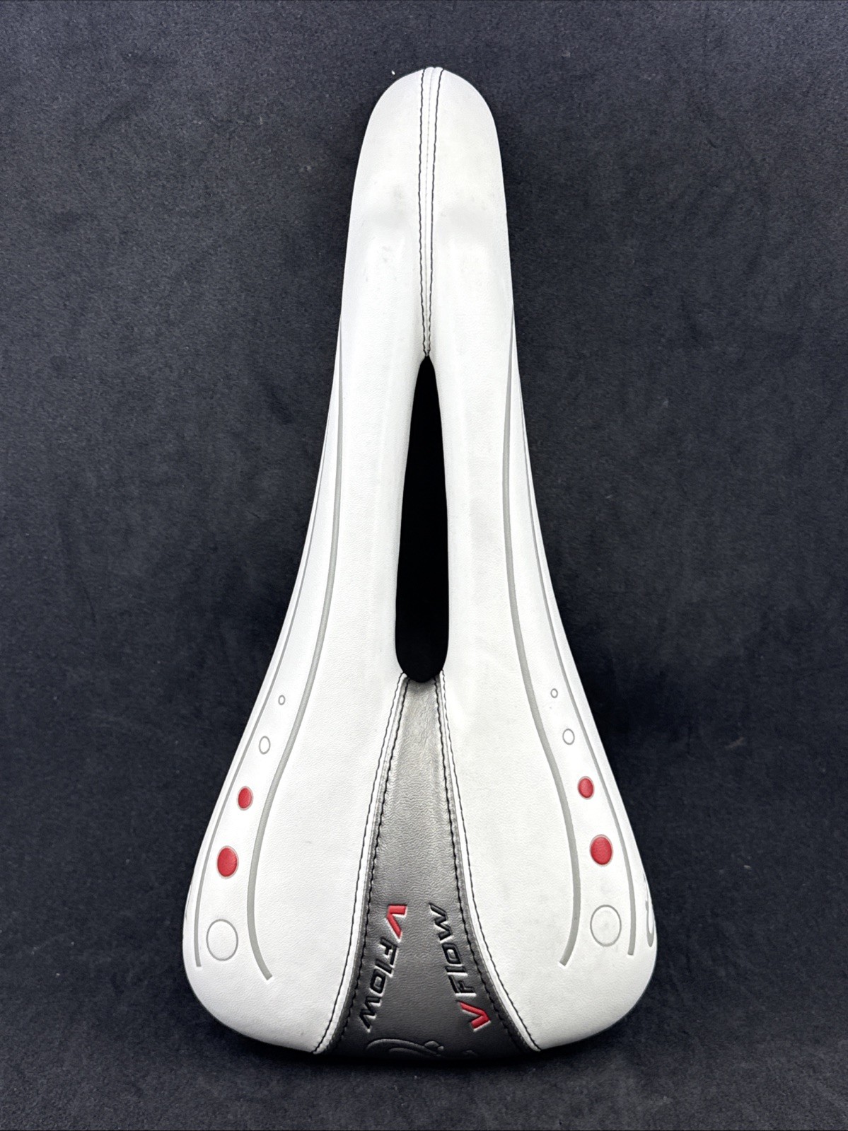 Cobb PLUS White Silver Red 132mm Hollow Cro-Mo Rail Road Cutout Saddle 302 Grams
