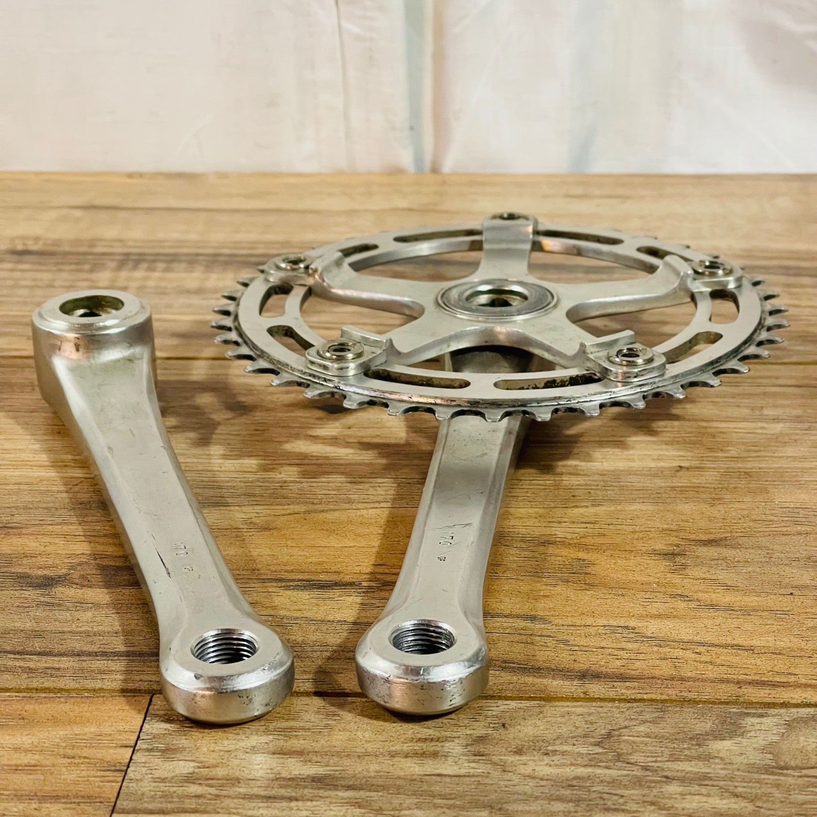 Vintage Shimano 600 Arabesque Crankset 170 40T One Key Crank Bolts