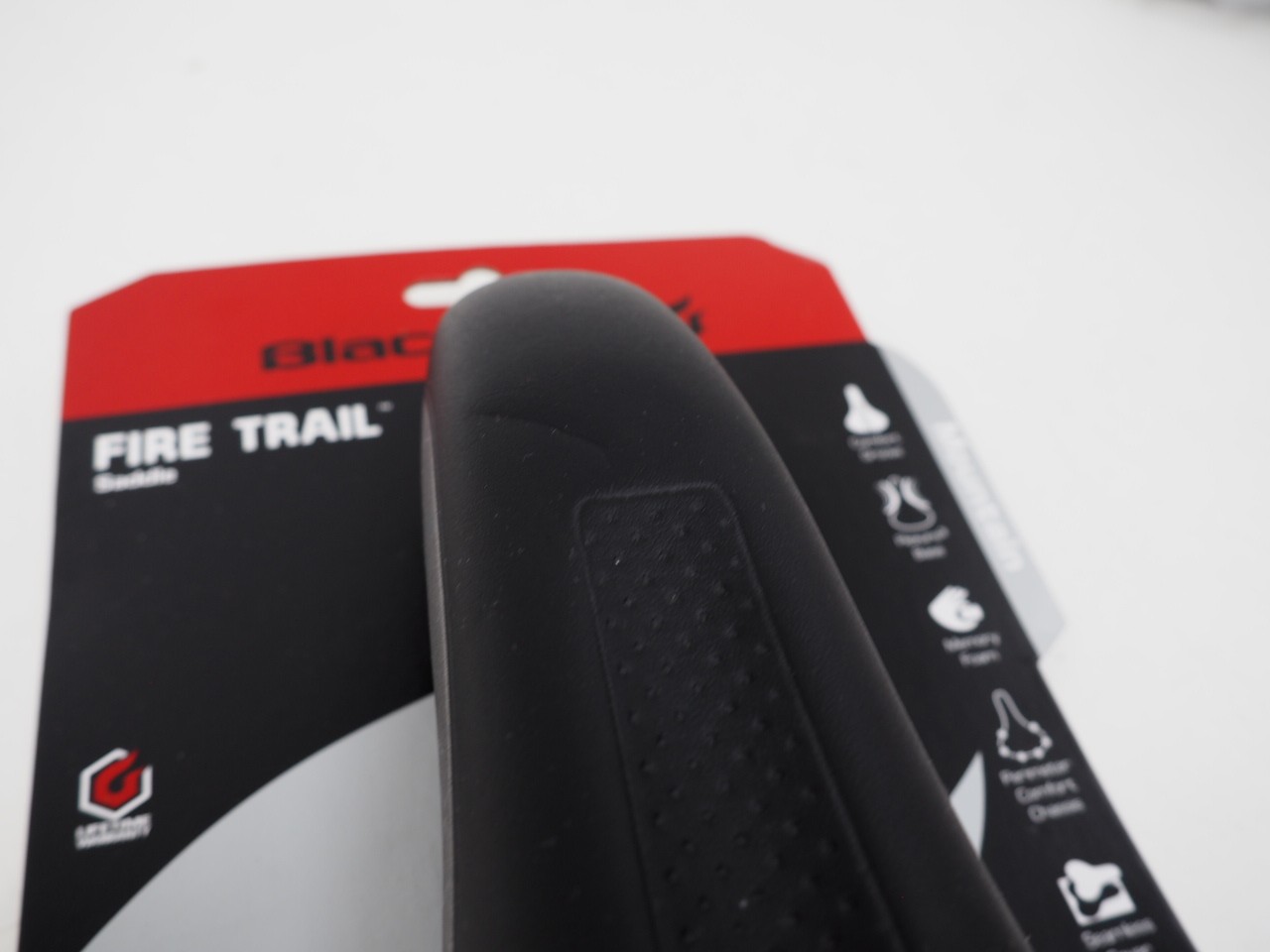 New! Blackburn Fire Trail Mountain Bike Saddle 285x140mm 7×7 Steel Rails Black