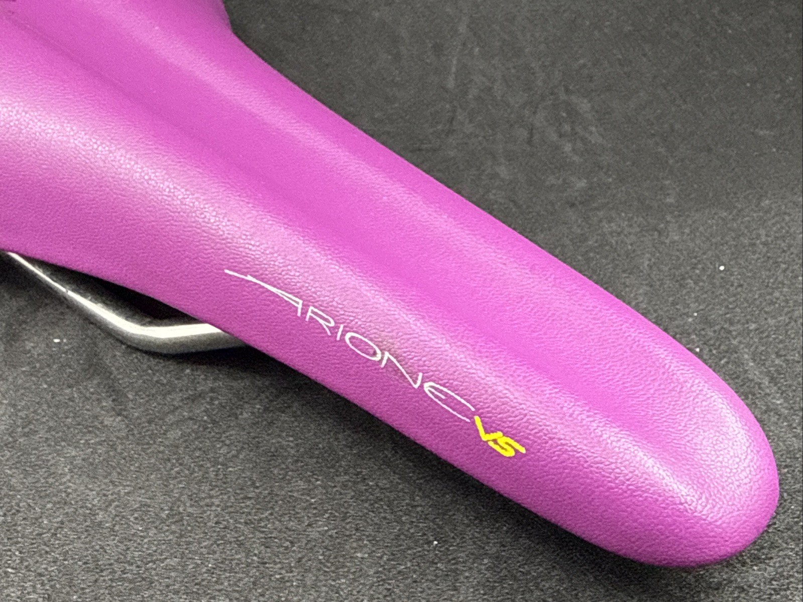 fi:zi’k Arione VS TEST Purple 132mm K:ium Rail Saddle EXCELLENT USED