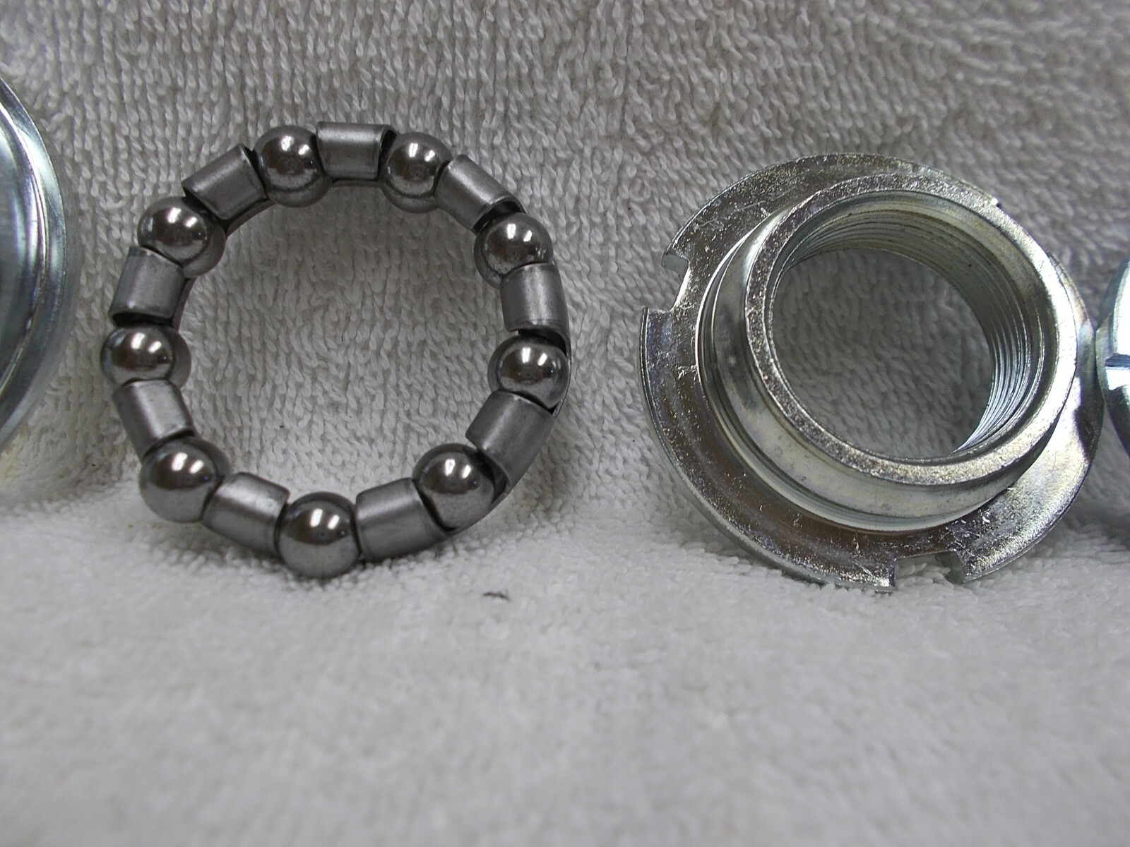 YST CORP. PROFESSIONAL CHROME BICYCLE BOTTOM BRACKET SET BB-621 NOS