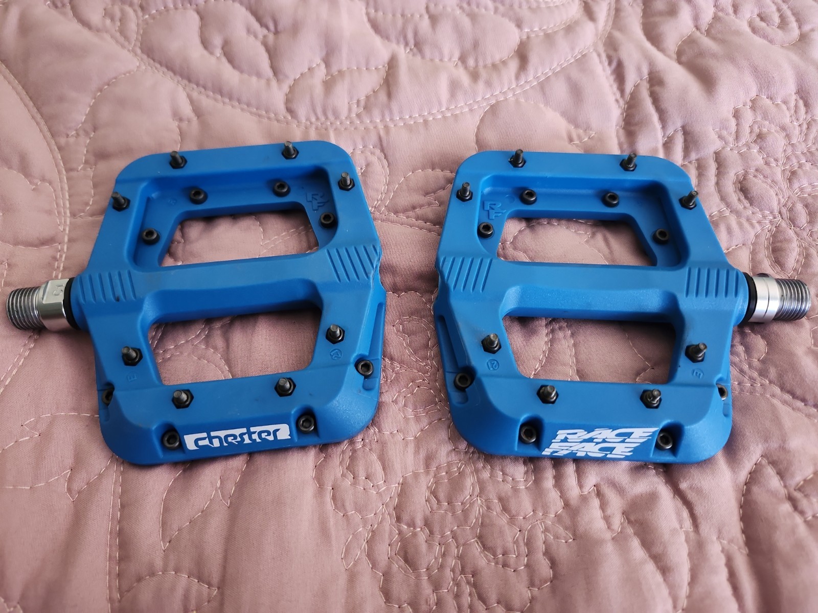 RACE FACE – CHESTER PLATFORM MOUNTAIN BIKE PEDALS – 9/16″ – TEAL