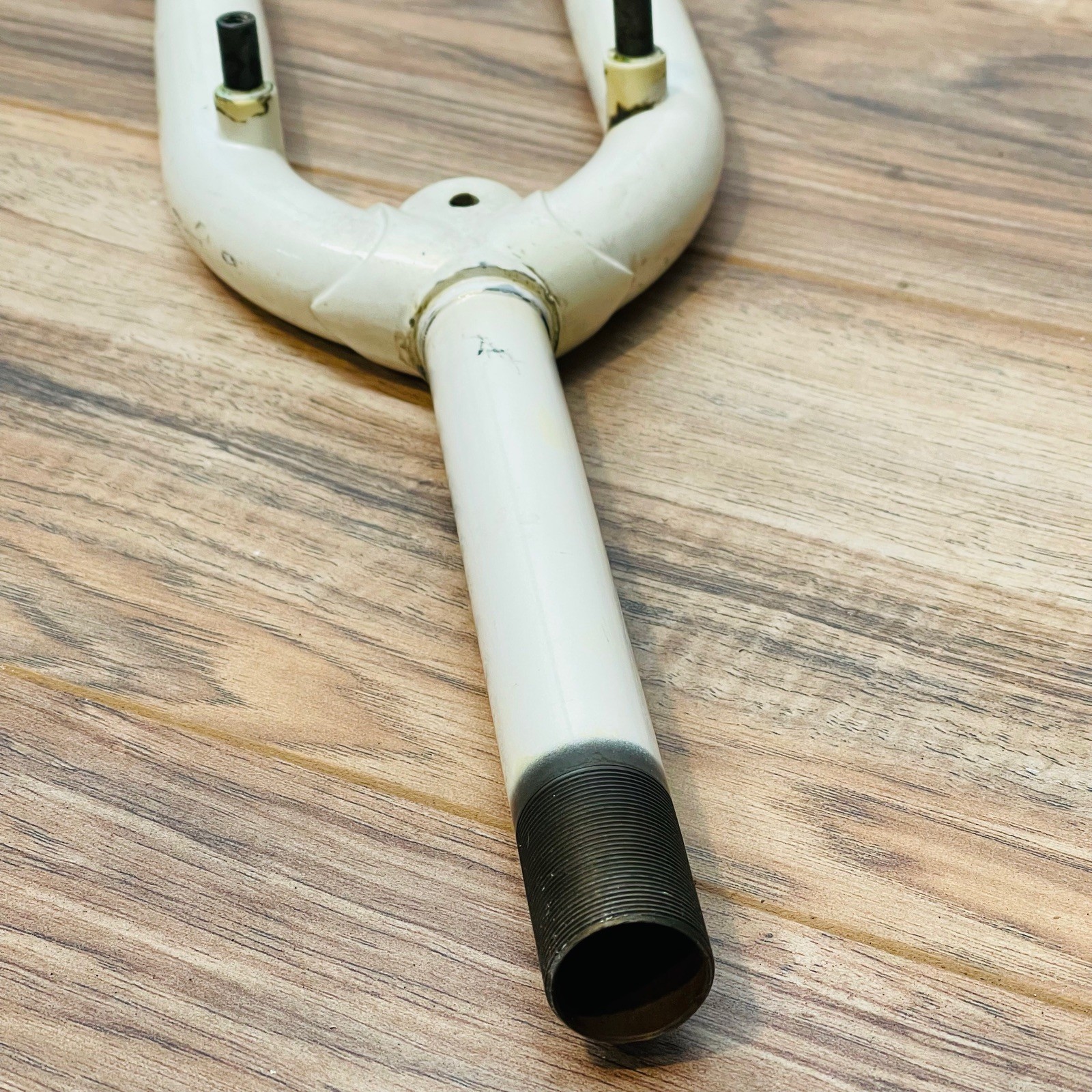 Vintage ROLLER CAM BRAKE MOUNT MTB Fork 1-Inch Threaded 193 Steerer White