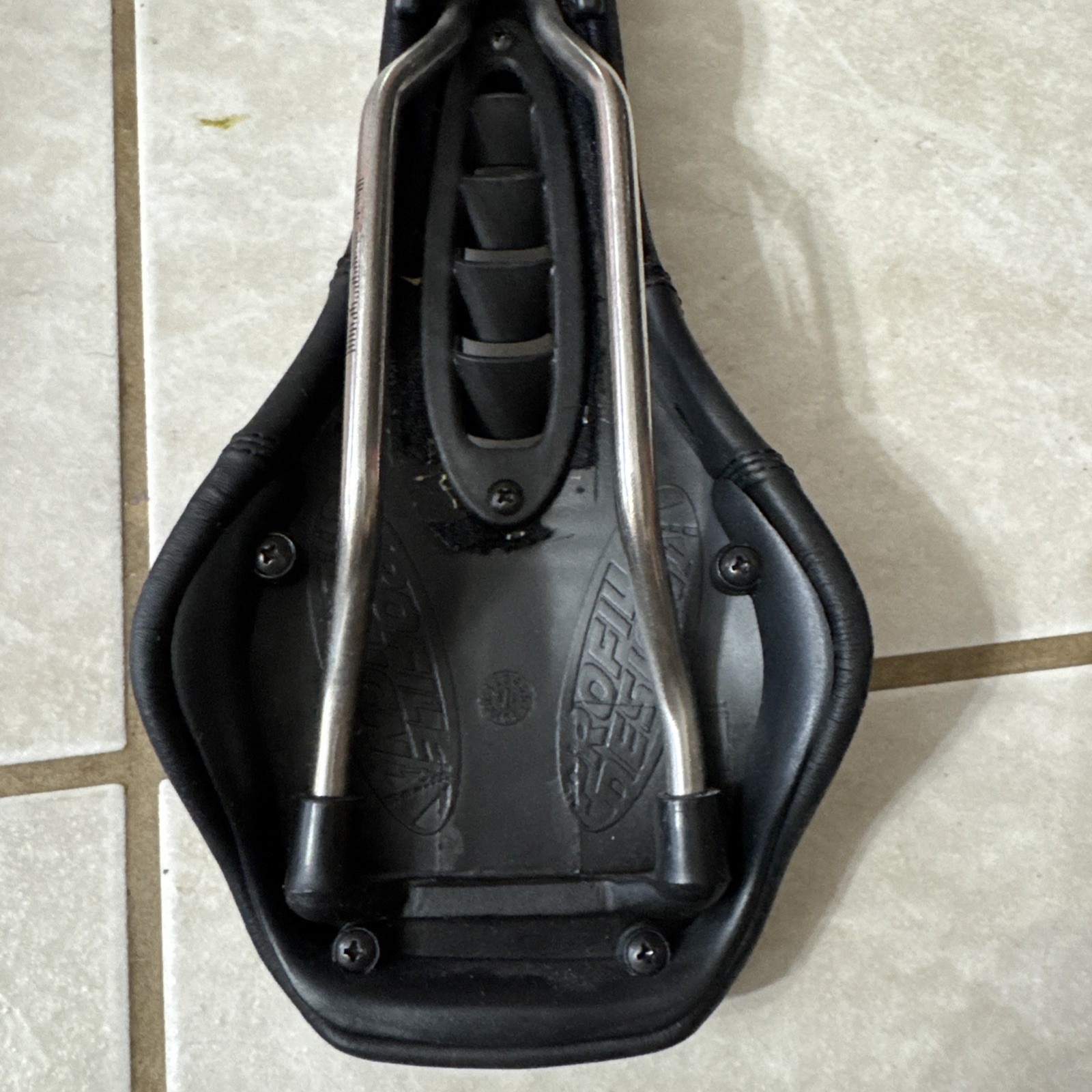 Profile Design Titanium Rail Tri Stryke Saddle Black Cutaway – Excellent