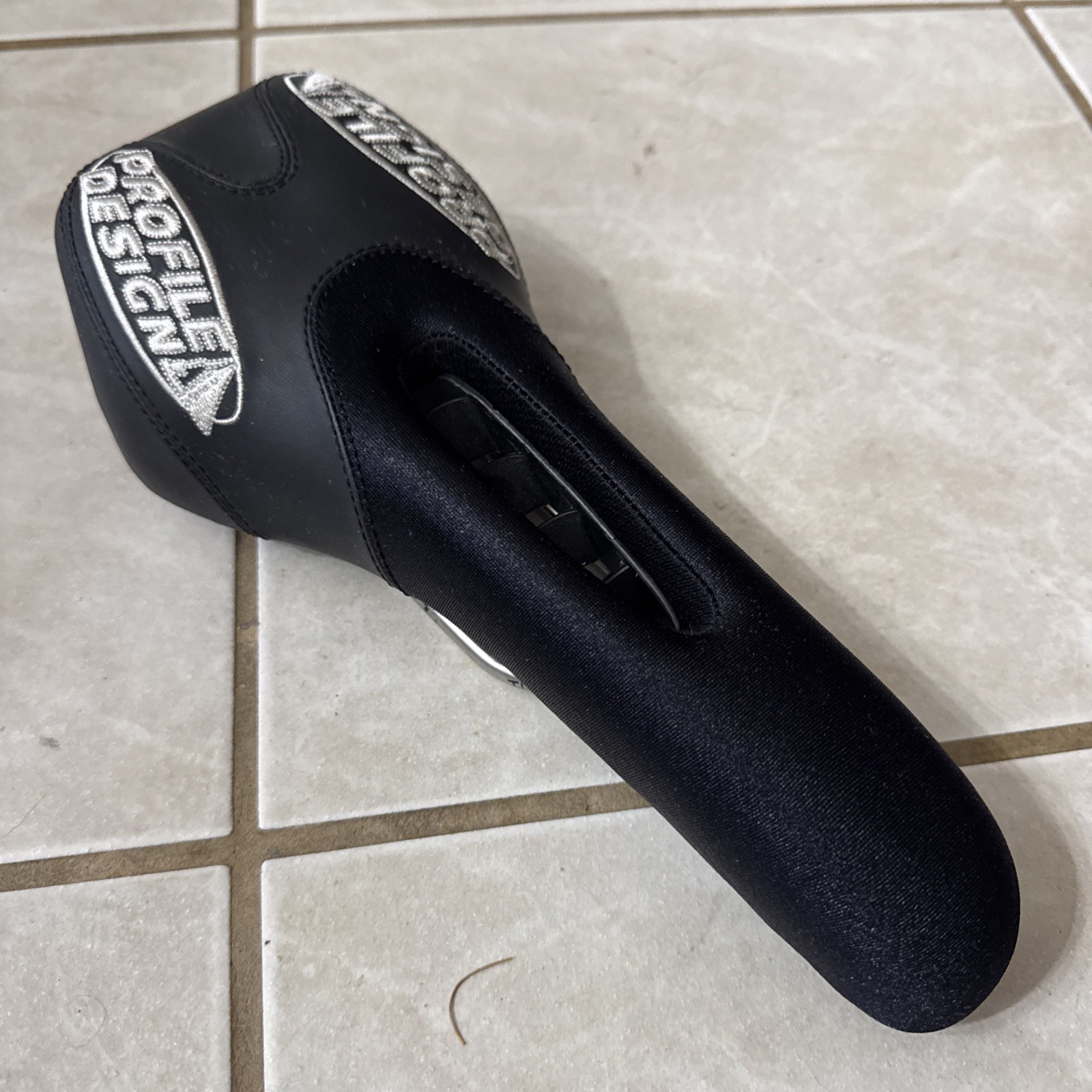 Profile Design Titanium Rail Tri Stryke Saddle Black Cutaway – Excellent