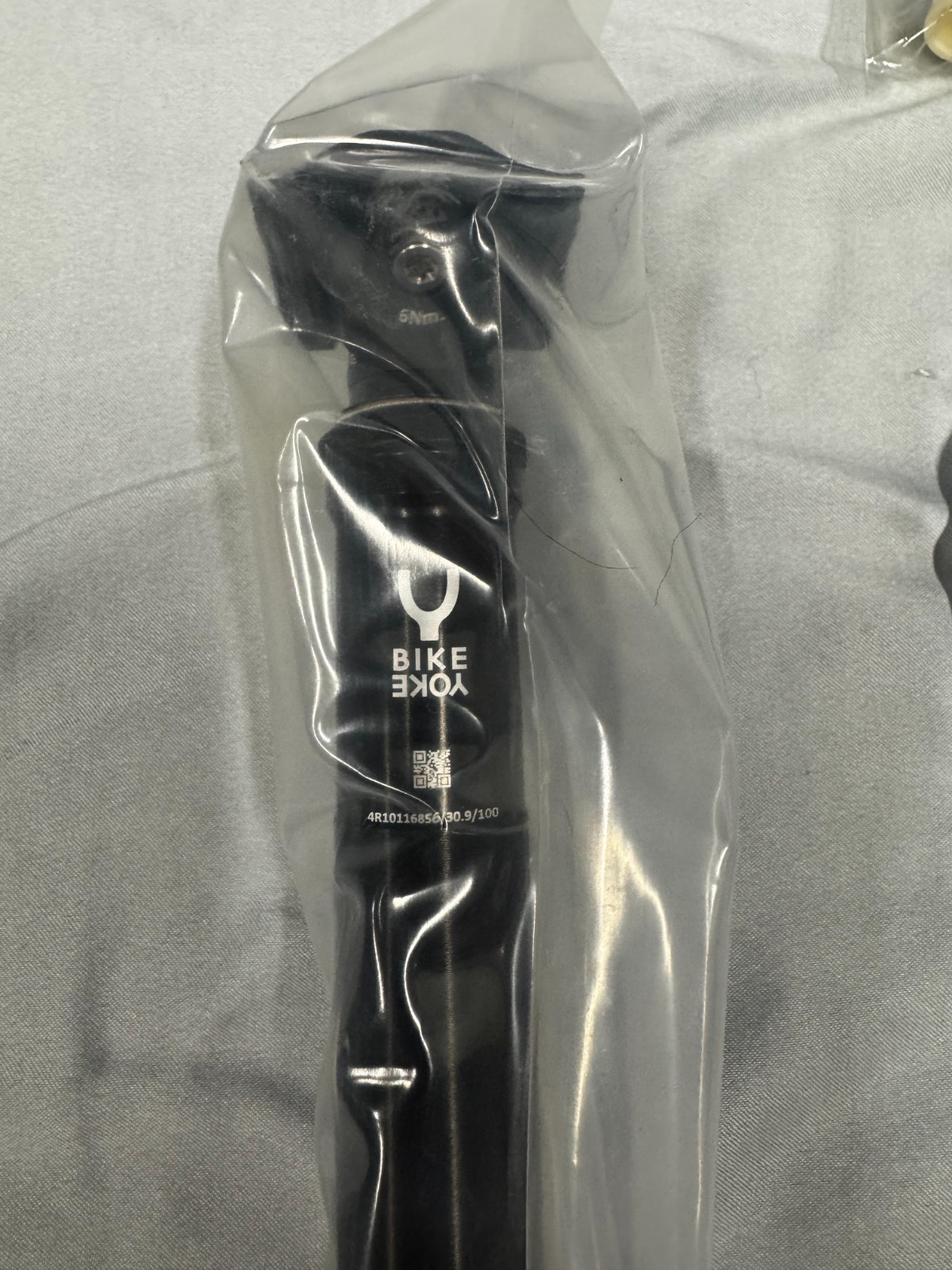 Bike Yoke Divine SL 100mm Dropper Seatpost – Lightweight, Carbon Rail, 30.9