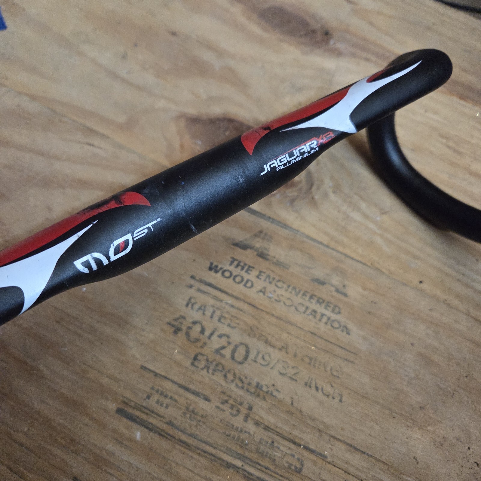 MOST Jaguar XA Aero aluminum alloy road bike handlebar.