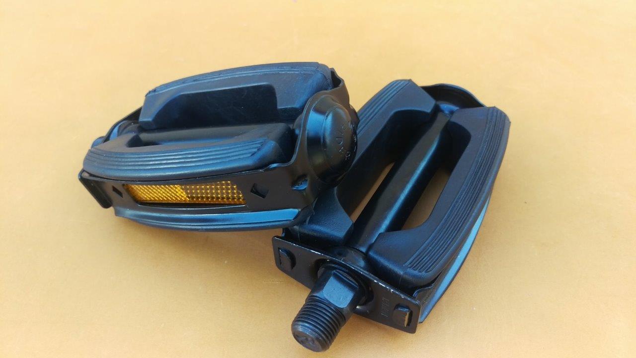 Schwinn Krate Bicycle Pedals Vintage Cruiser Bike Bow Style BLACK Pedal 1/2″