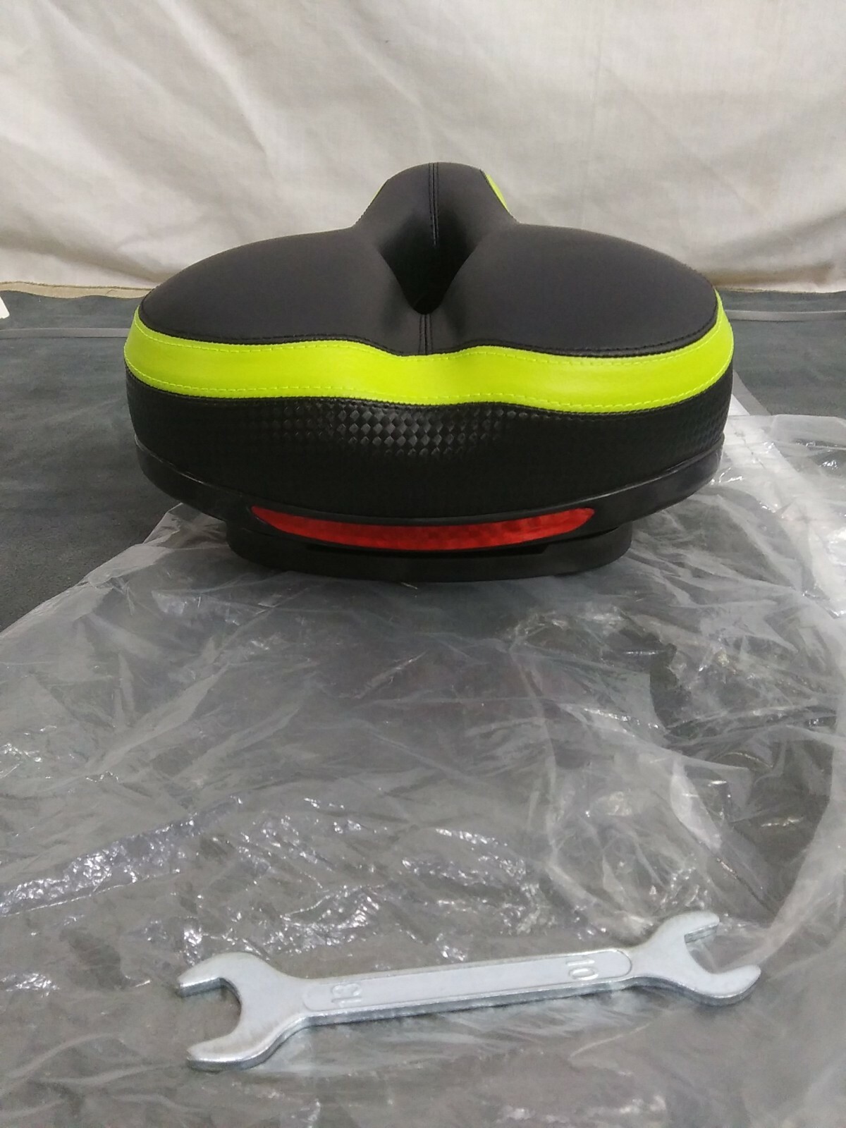 Bicycle Seat Black and Yellow Leather Bike Design new with reflector