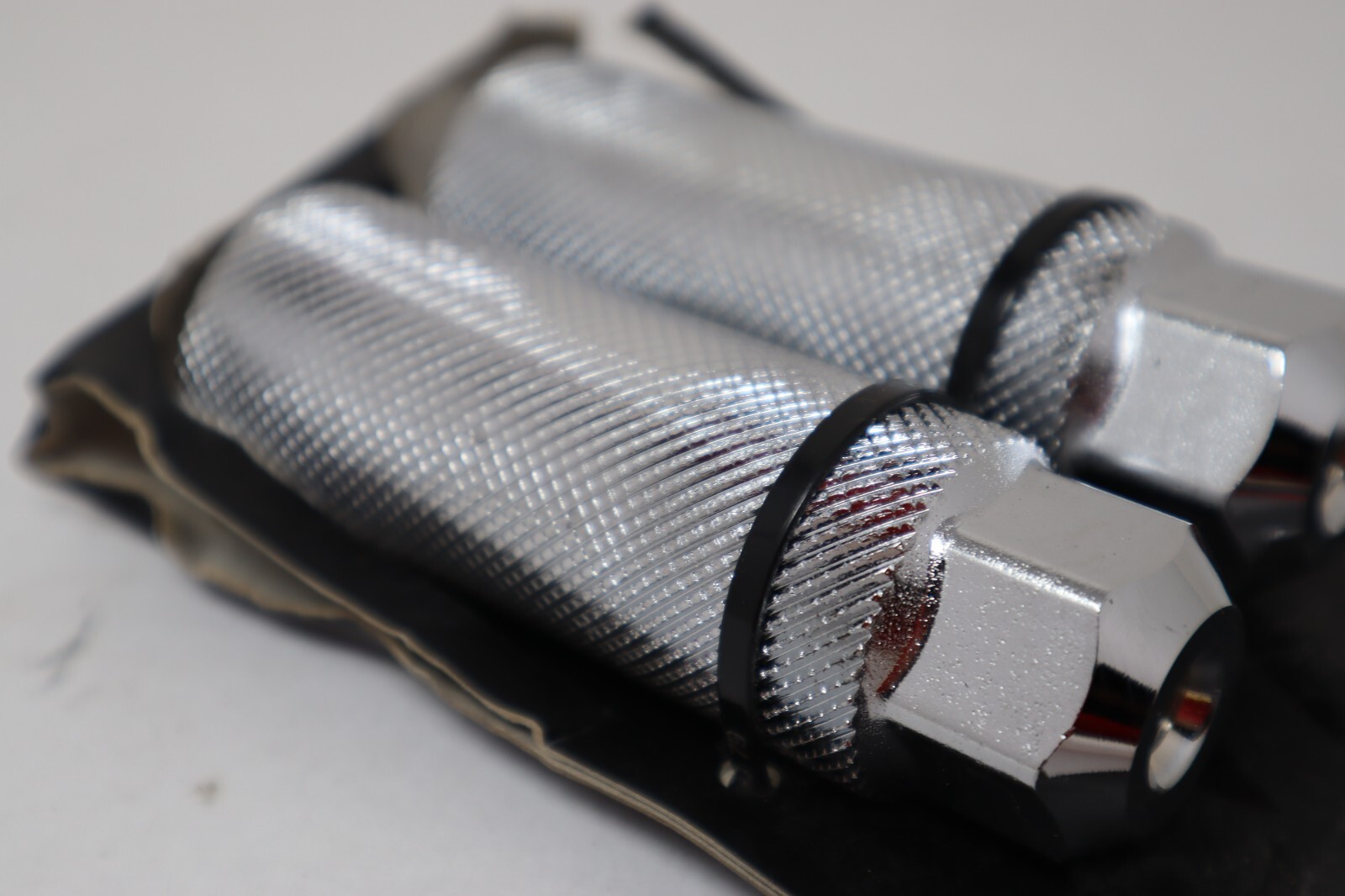 Black Ops Knurled Grooved 33mm Dia Thread On 3/8″ x 26T Lead Foot Axle Pegs