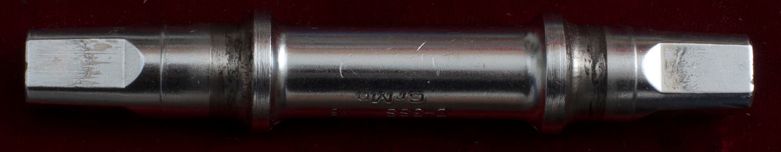 Vintage Shimano Deore bottom bracket 68mm 1.37×24 English JIS square taper 121.5