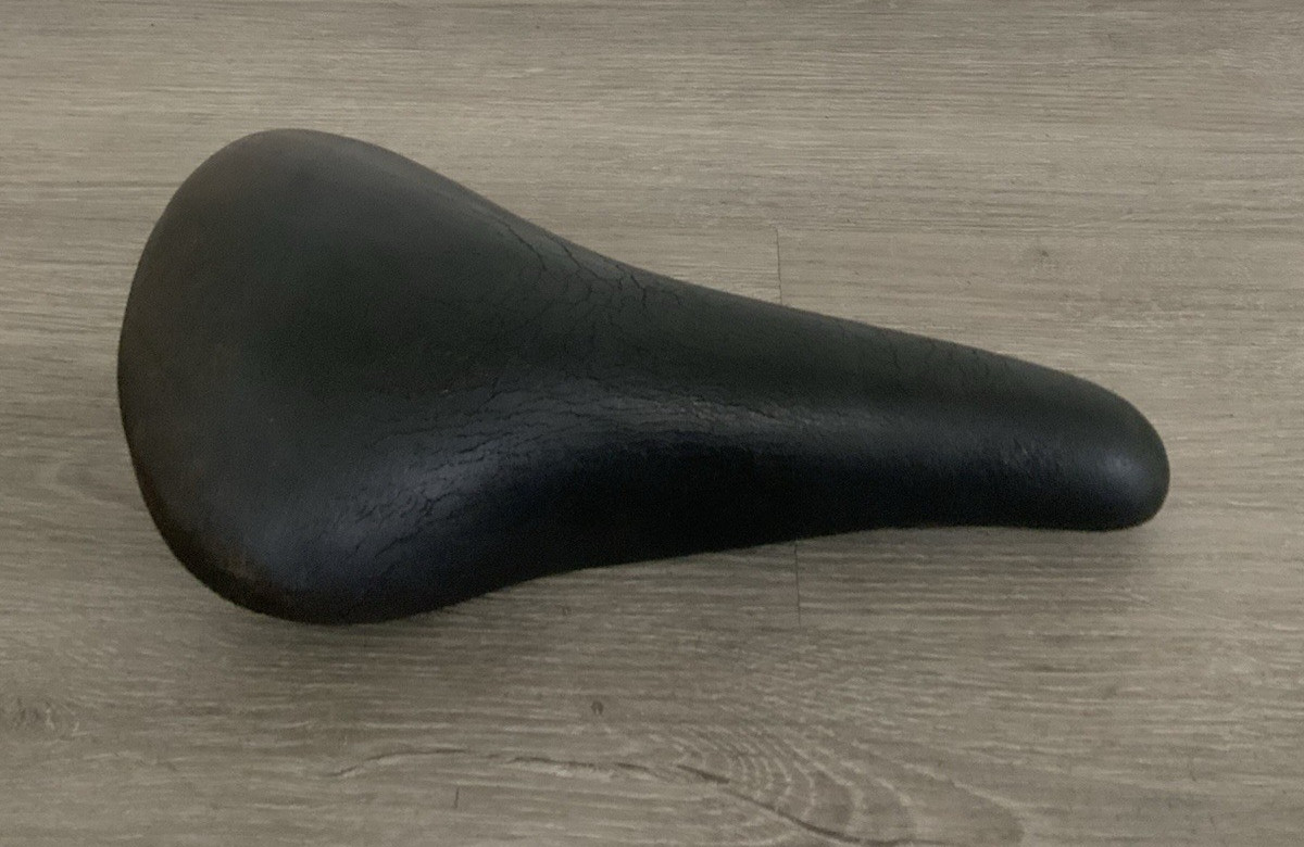 SELLE ITALIA LEATHER ROAD BIKE SADDLE 368 GRAMS 143 MM X 265 MM