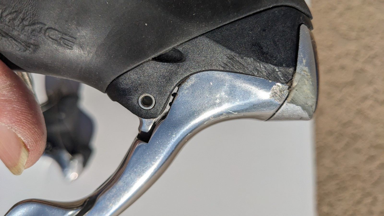 Shimano Dura-Ace ST-7700-C; 2 x 9 STI Shifters/Brifters