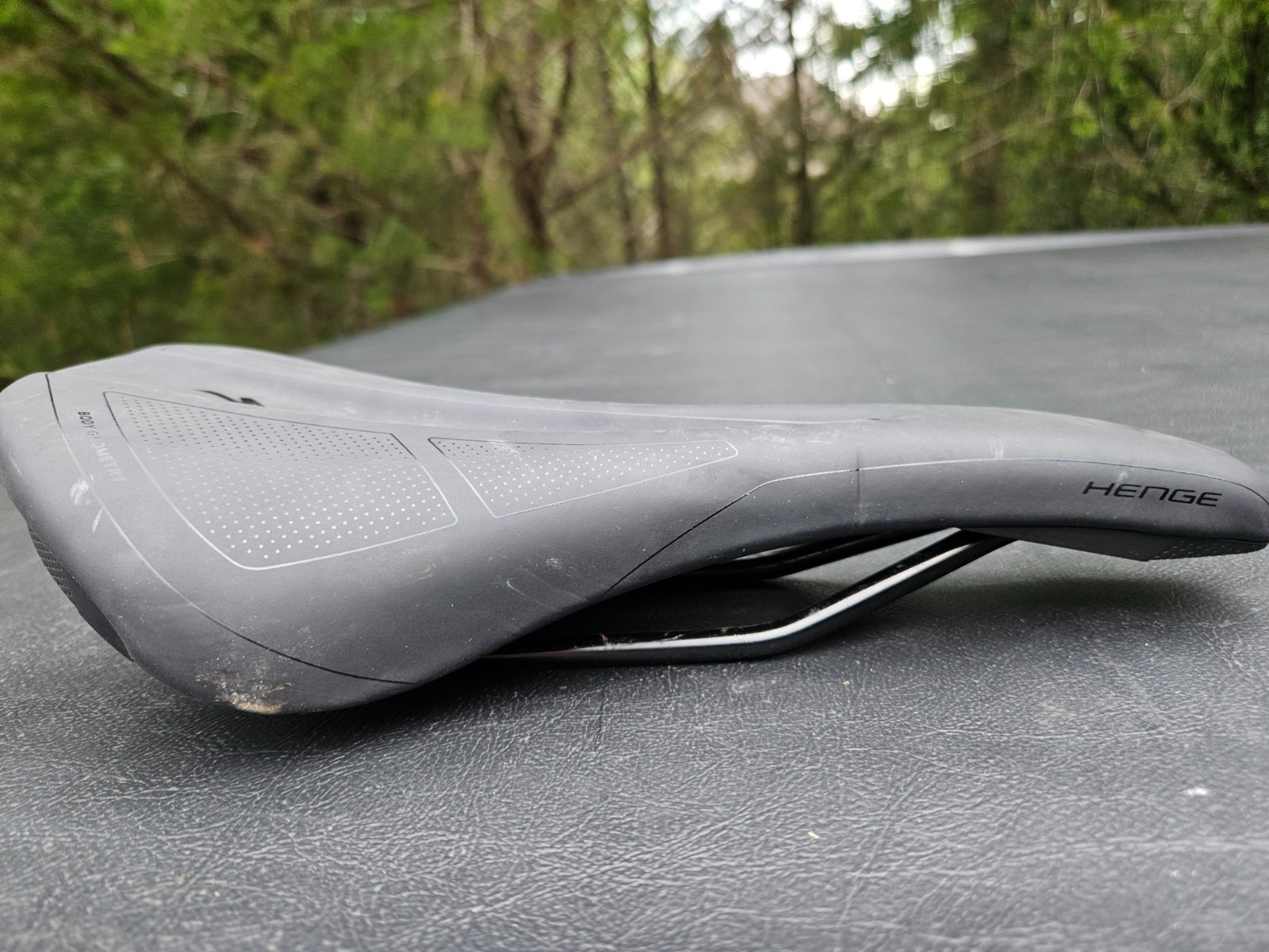 Specialized Body Geometry HENGE BICYCLE BIKE SEAT SADDLE 143mm