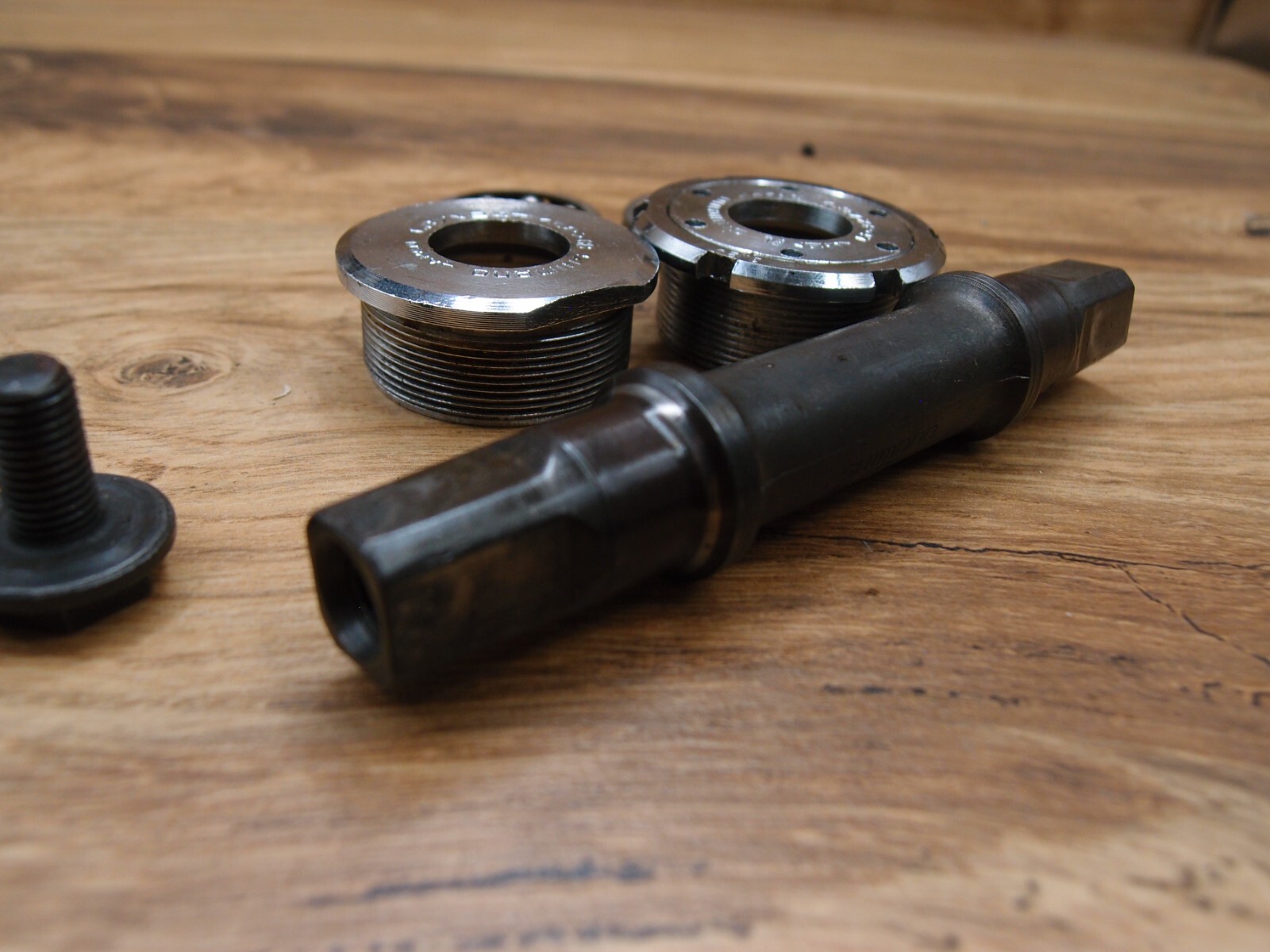 bottom bracket Shimano 600 Arabesque VIA Japa One Key Release 116 mm BSA / 68 mm